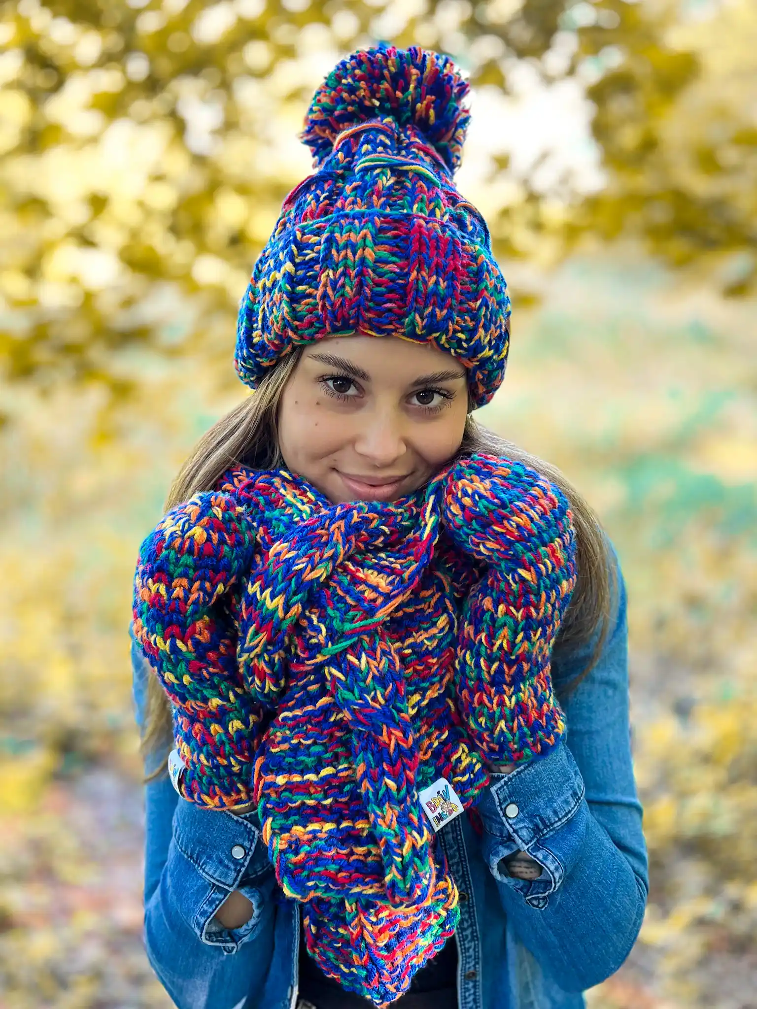 Rękawiczki handmade ze sznureczkiem ,,Pokojowe granaty" 203 kolorowe rekawiczku ocieplane polarem