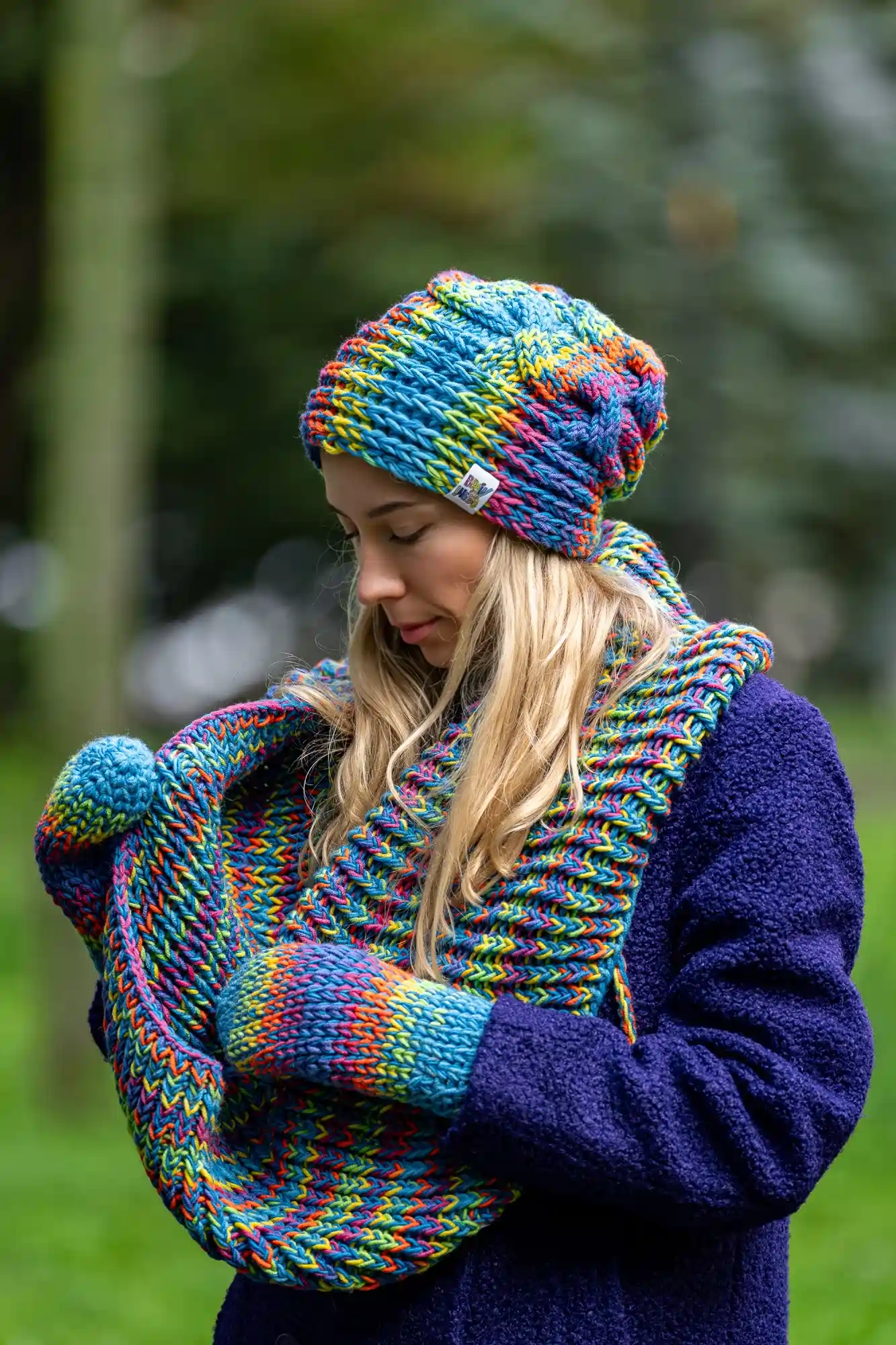 Czapka MERINO 50% nieugniatająca włosów "Tęcza Błękit" THIS IS IT 159 kolorowy komin merino 1