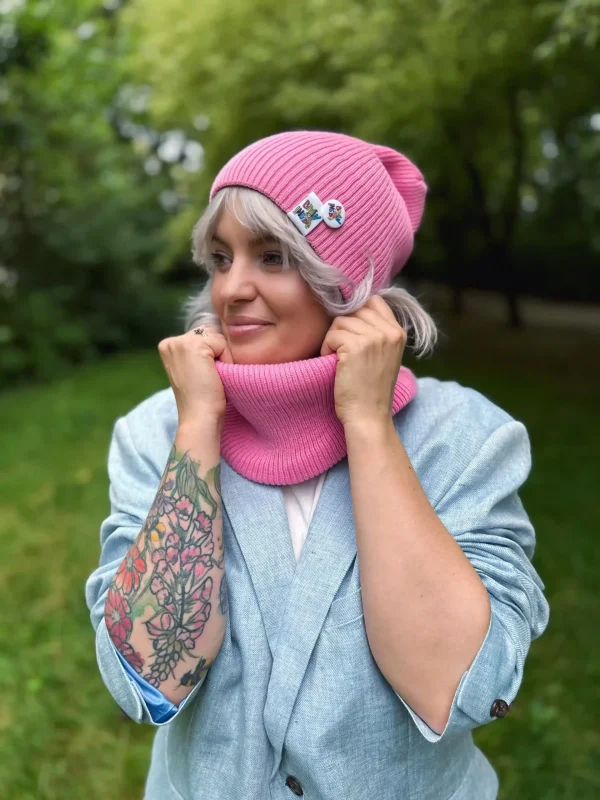 Luźna czapka z bawełny logo kolorowe "Różowy" 20 komin dobry sklad bawelna scaled 1