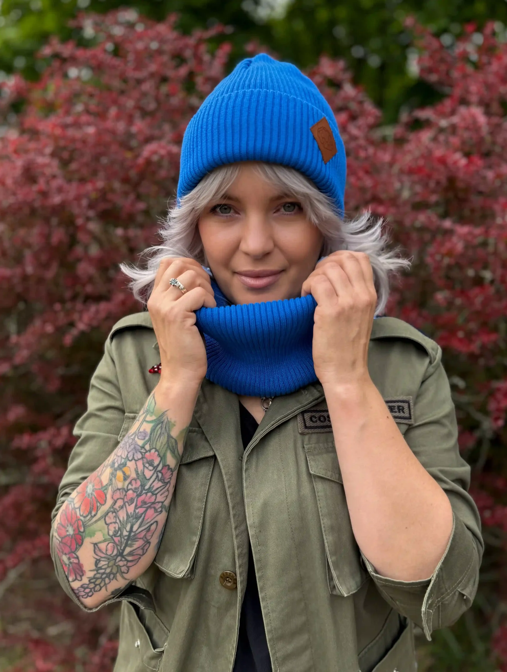 Bawełniana czapka beanie logo ekoskórka "Niebieski Kobalt" 30 komin z bawelny niebieki scaled 1