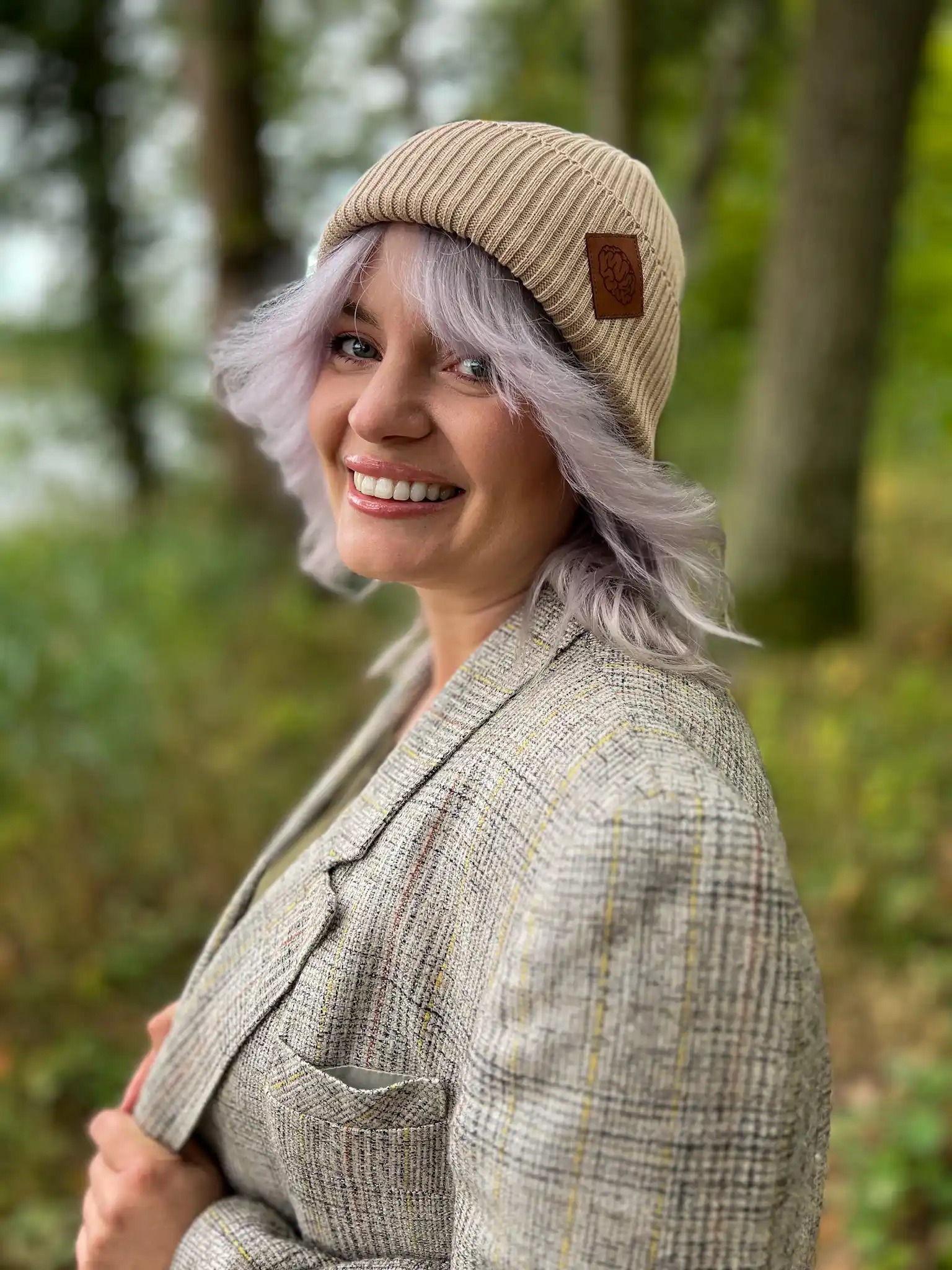 Bawełniana czapka beanie logo ekoskórka "Beżowa" 19 krotka bezowa czapka jesienna
