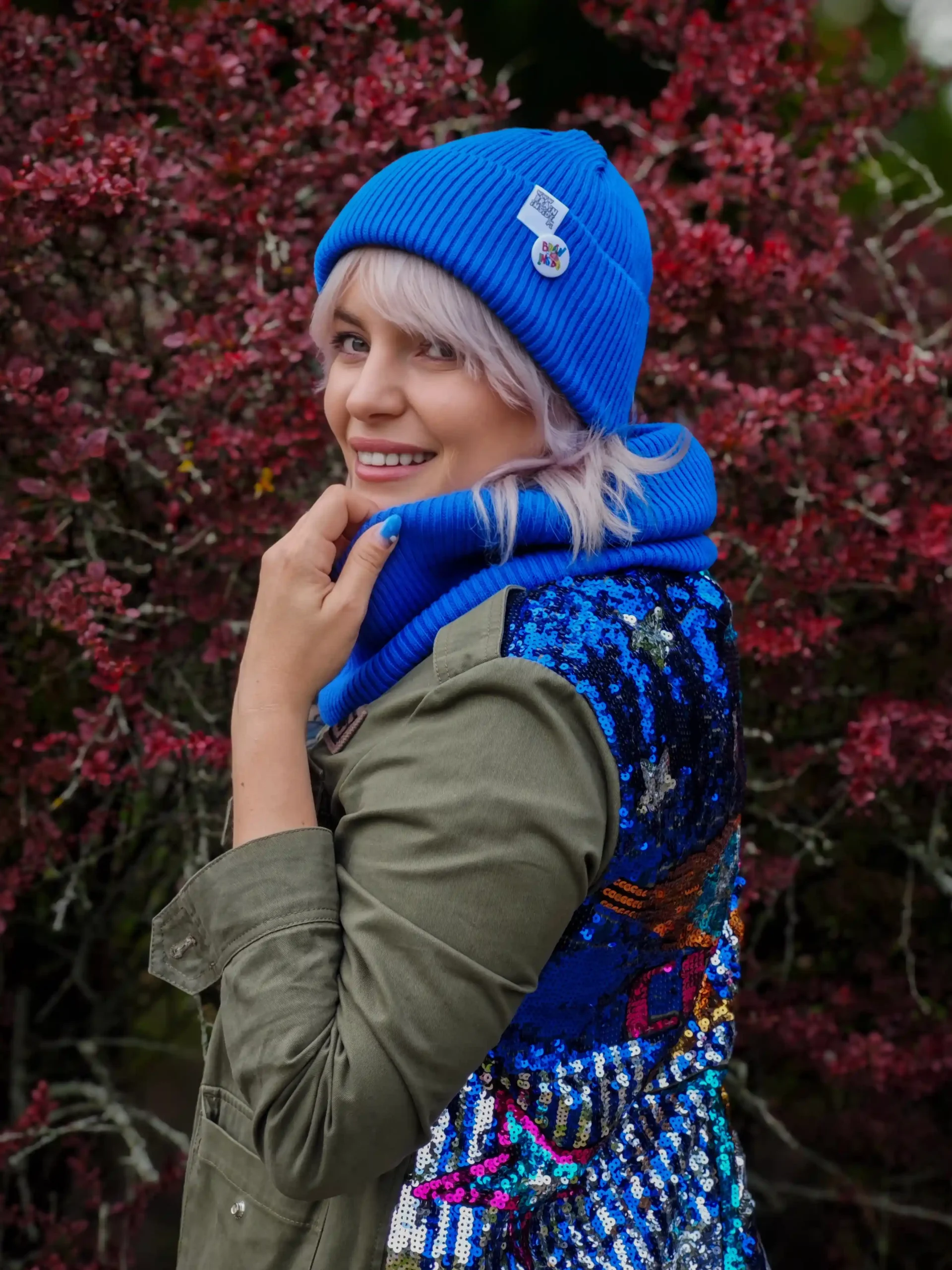 Czapka beanie z bawełny logo kolorowe "Niebieski Kobalt" 177 krotka czapka beanie niebieska scaled 1