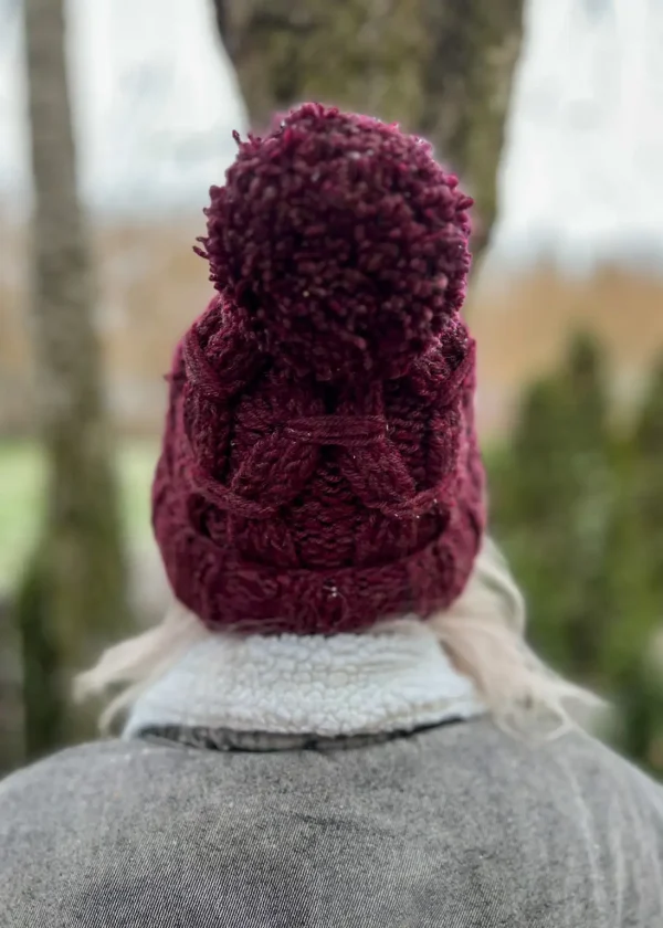 krotka czapka z pomponem 1
