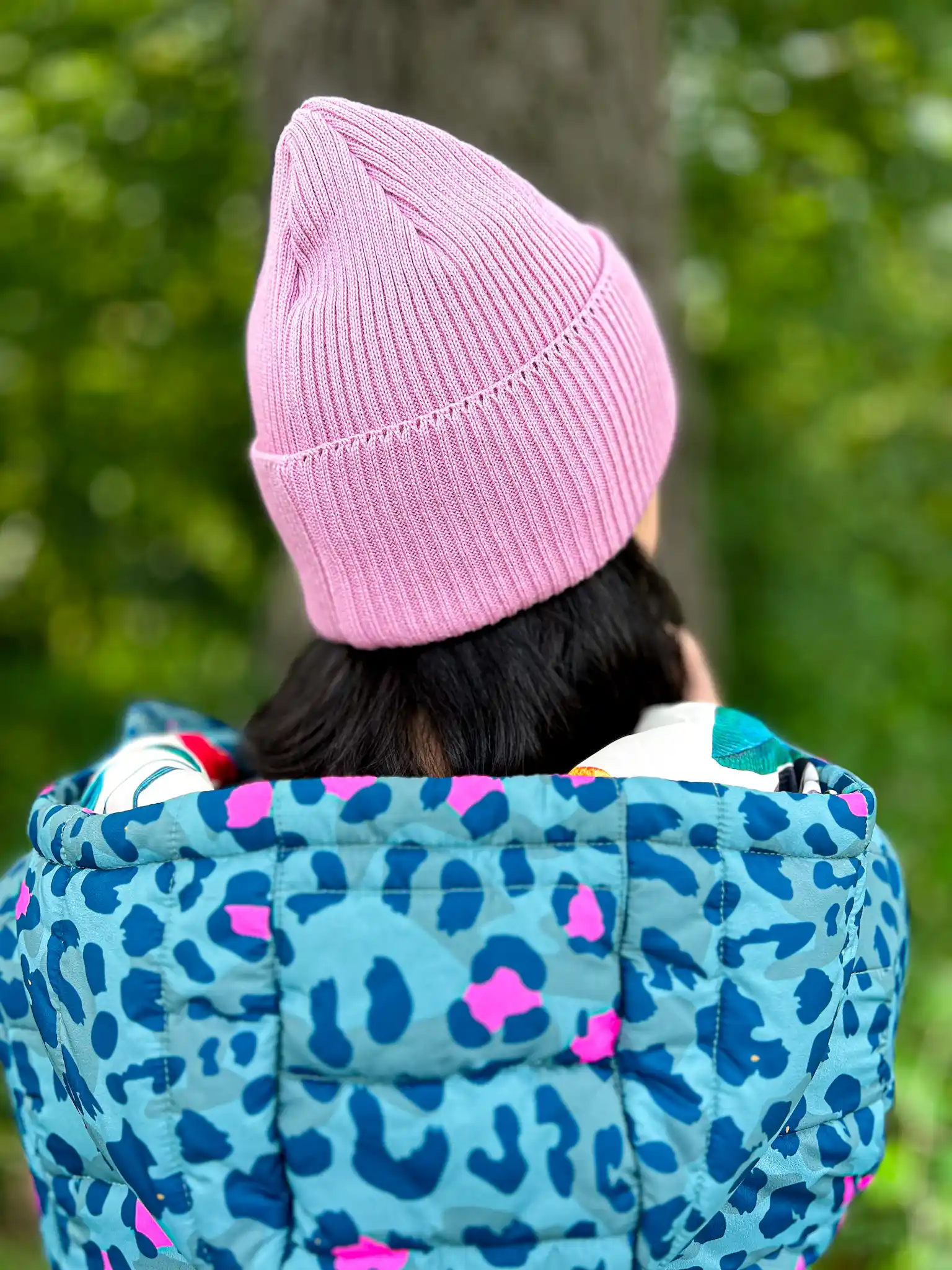 Czapka beanie z bawełny logo kolorowe "Brudny róż" 33 krotka rozowa czapka bawelniana