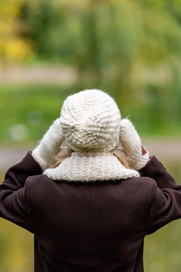 Czapka MERINO Neverland "Ecru" + podszewka JEDWAB 11 luzna czapka damska bezowa