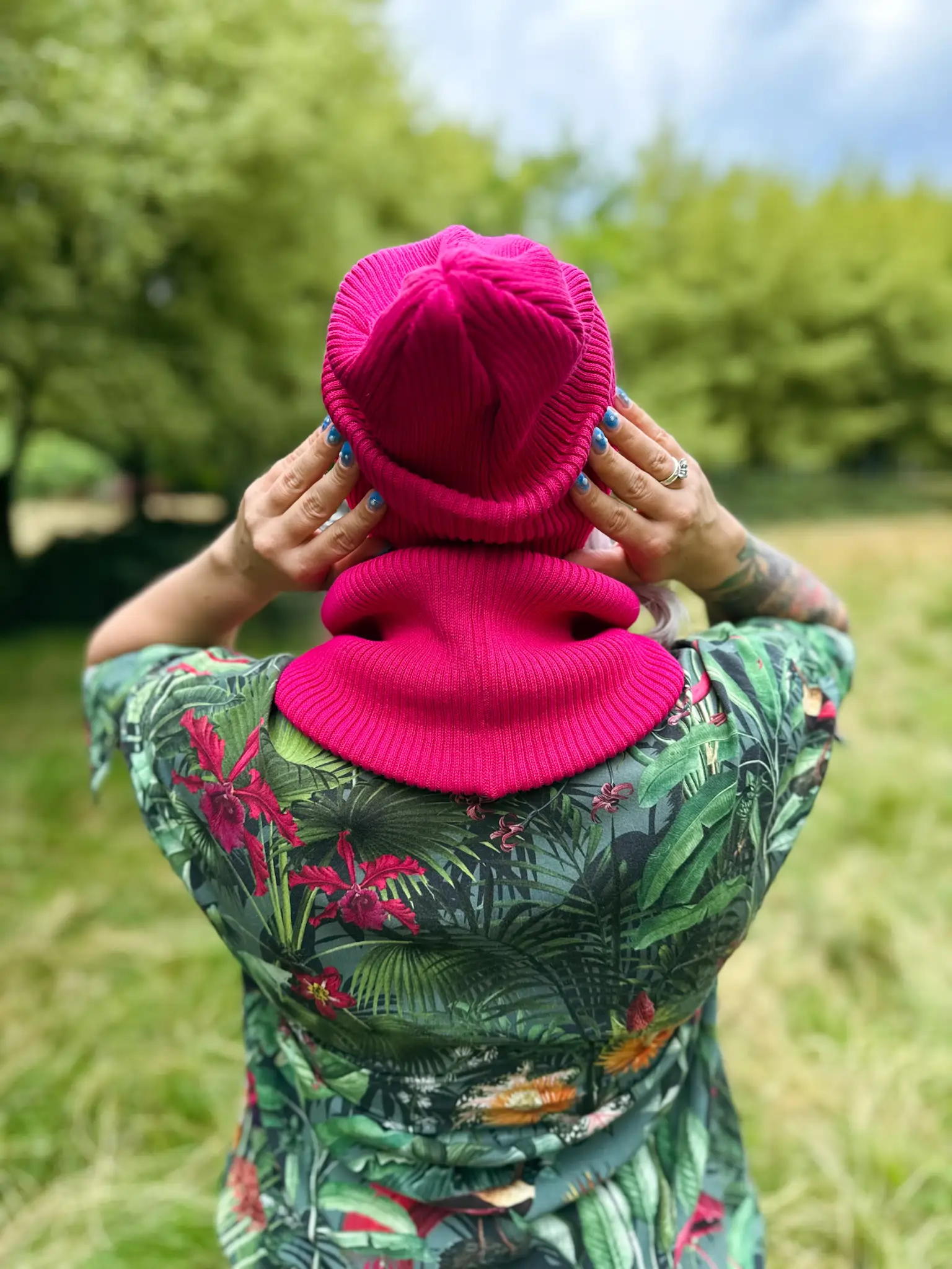 Luźna czapka z bawełny logo kolorowe "Malina" 176 malinowa czapka bawelna