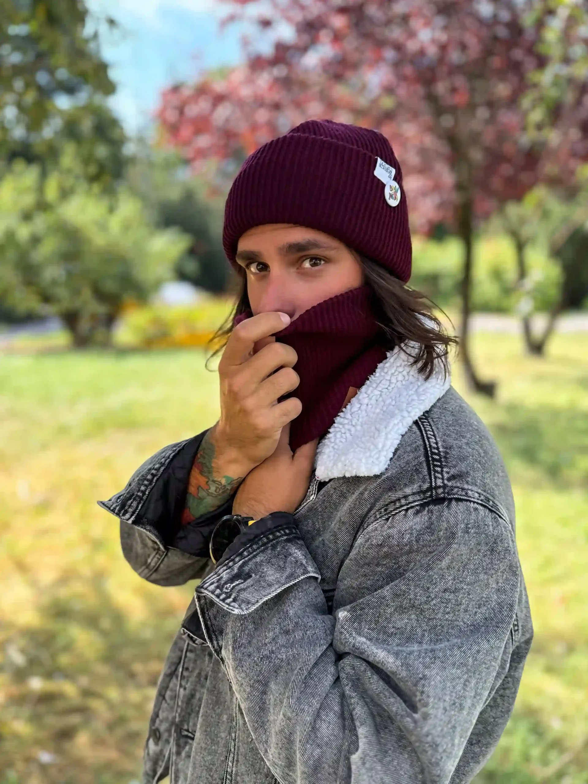 Męska czapka wywijana logo kolorowe "Bordo" 39 meska czapka beanie scaled 1
