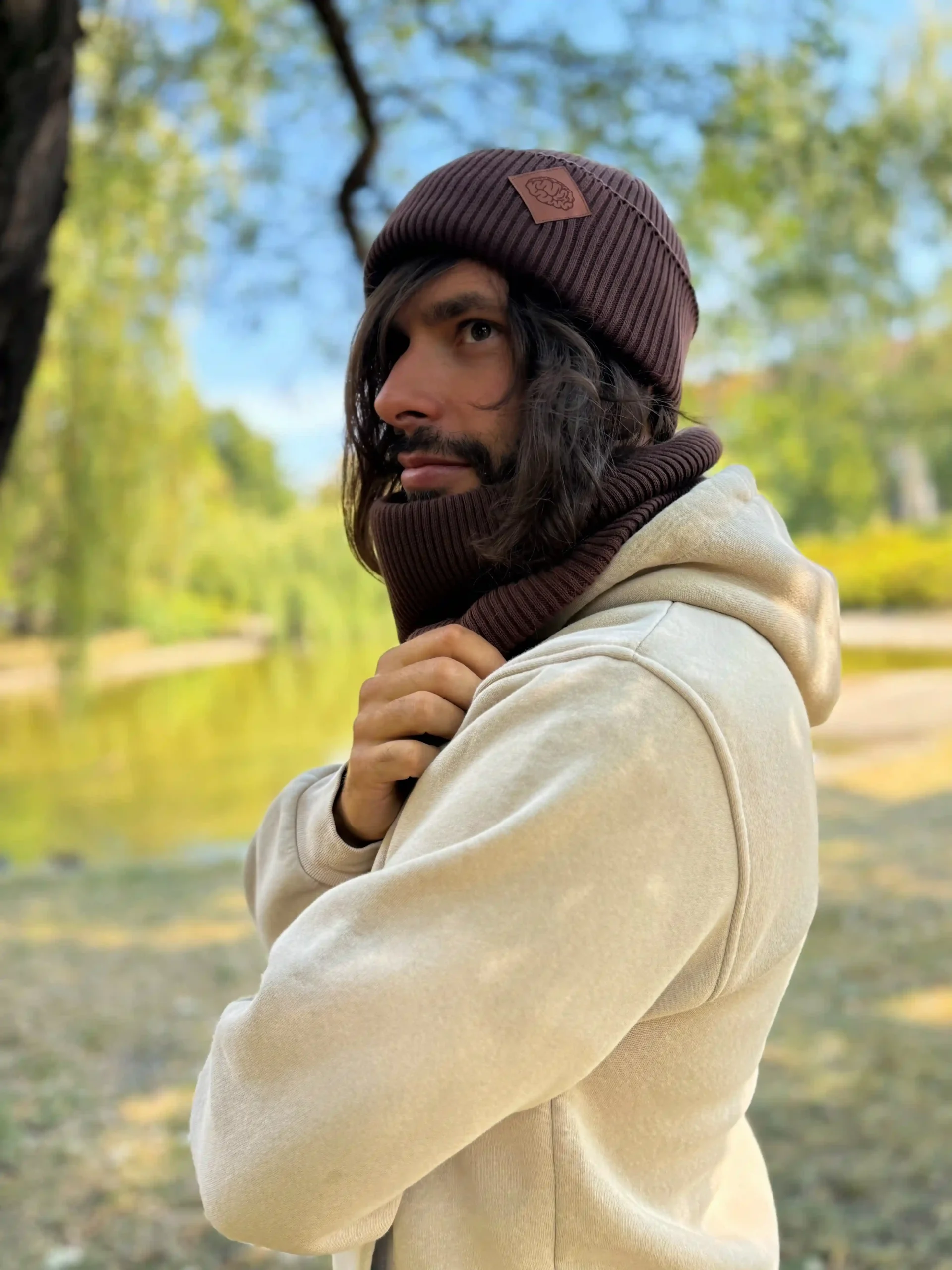 Męska bawełniana czapka beanie logo ekoskórka "Brąz" 41 meska czapka beanie scaled 2