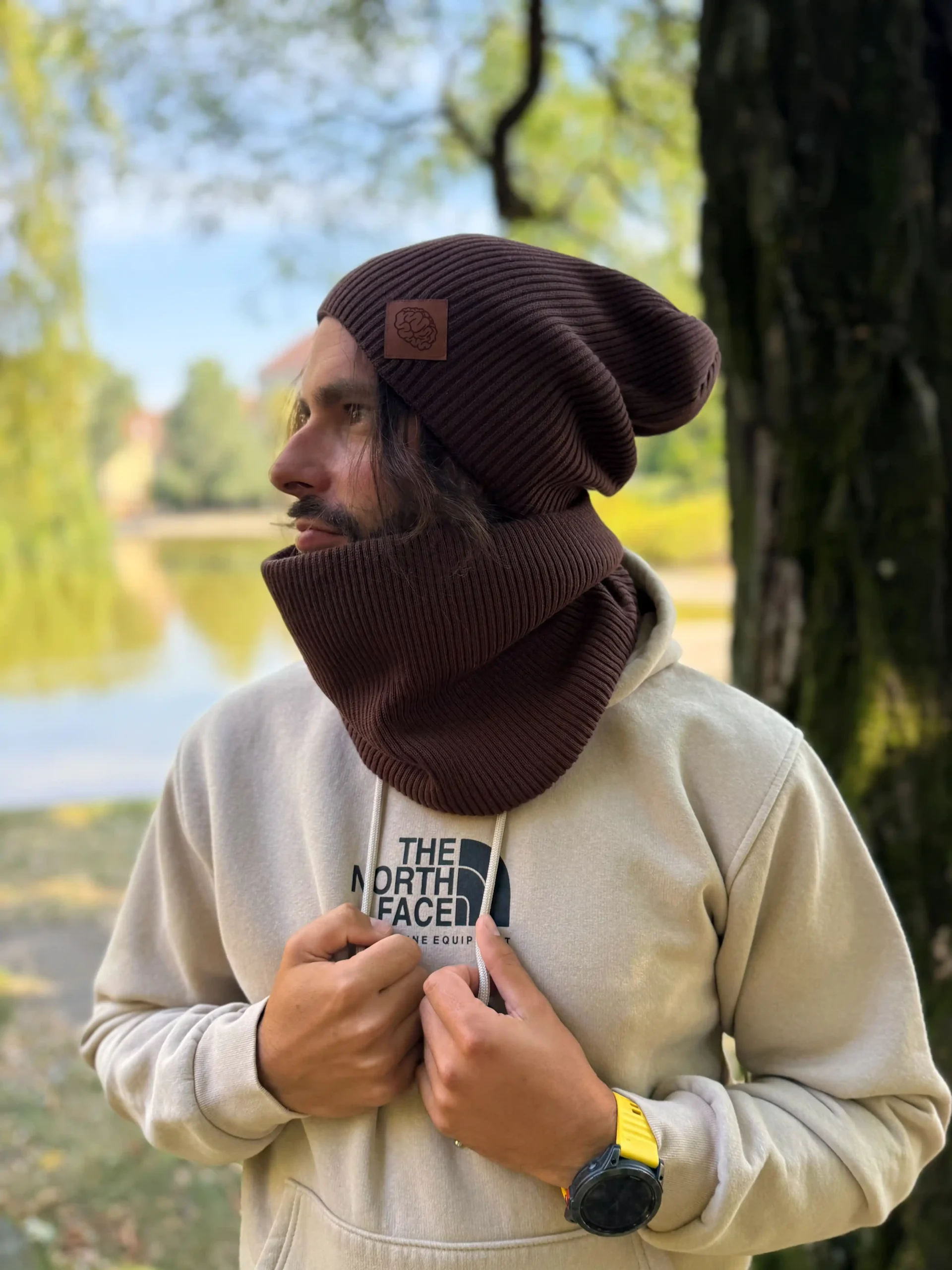 Męska bawełniana czapka logo ekoskórka "Brąz" 194 meska czapka slouchy bawelna scaled 1