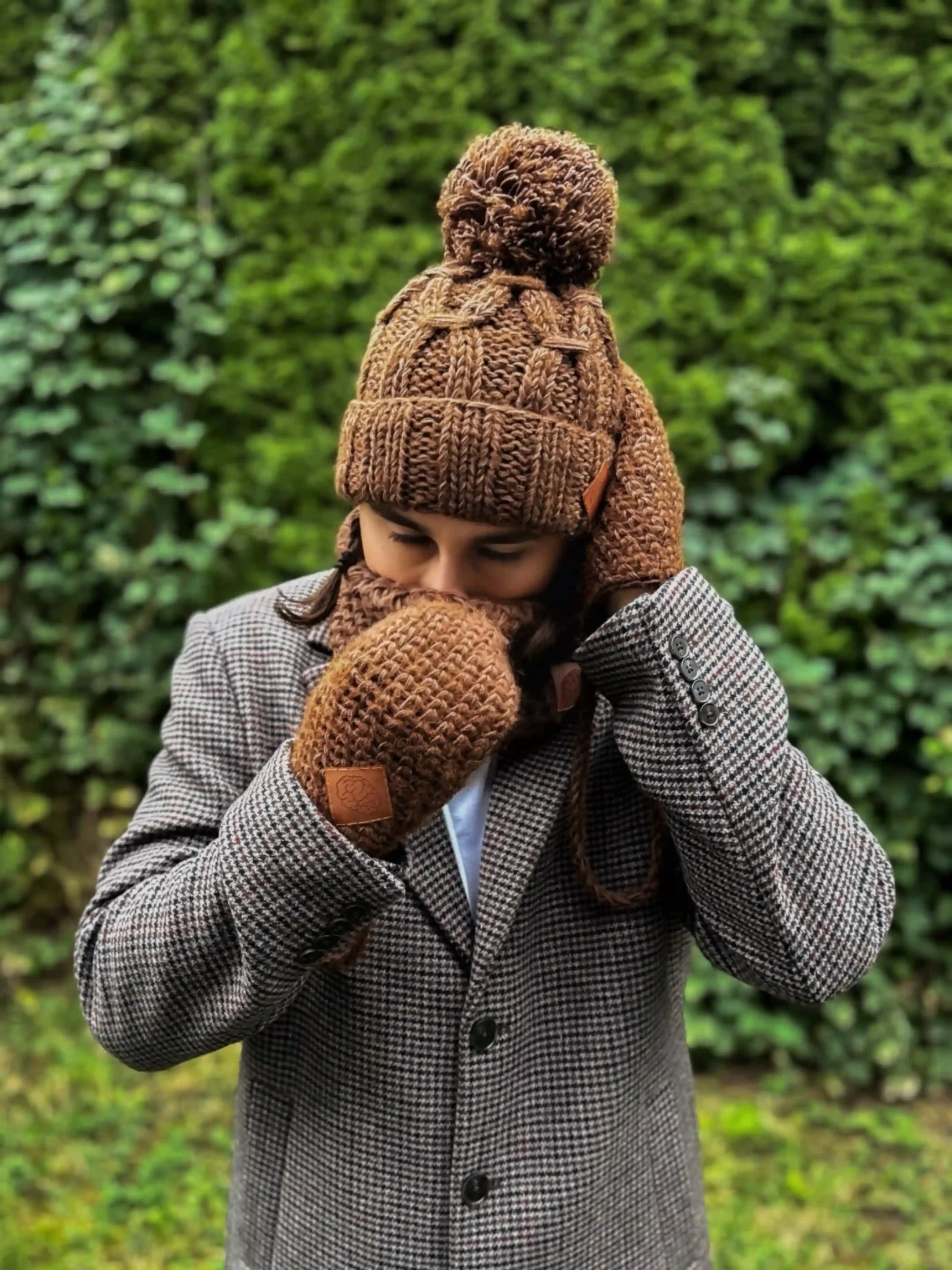 meska czapka z duzym pomponem merino scaled 1