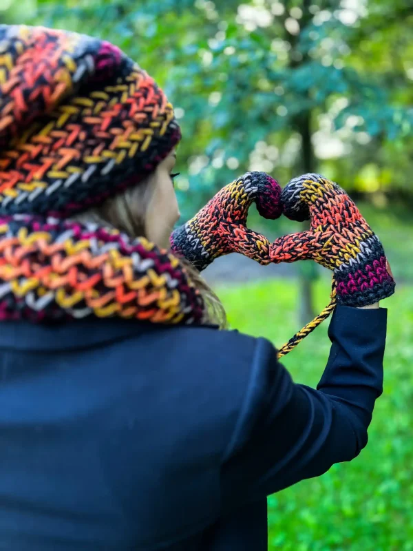 Rękawiczki handmade ze sznureczkiem ,,Ciemna jesień" 8 mitenki na zamowienie