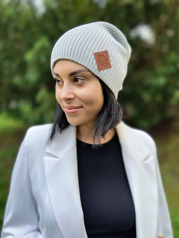 modna dluga czapka jesienna