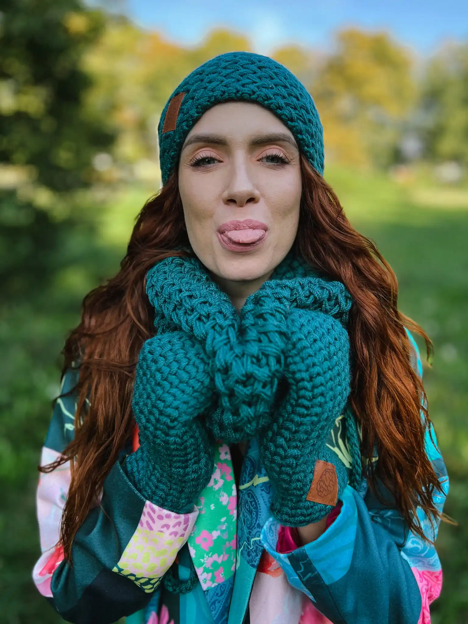 Rękawiczki handmade ze sznureczkiem ,,Leśny zielony" 220 modna ręcznie robione dodatki zimowe