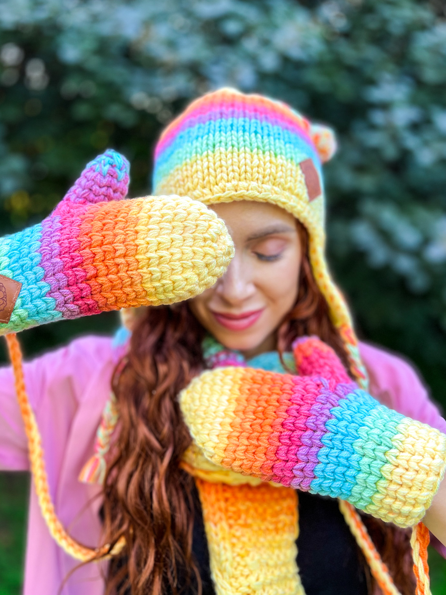 Kolorowe rękawiczki handmade ze sznureczkiem ,,Cieniowane cytrusy" 89 modne kolorowe dodatki zimowe