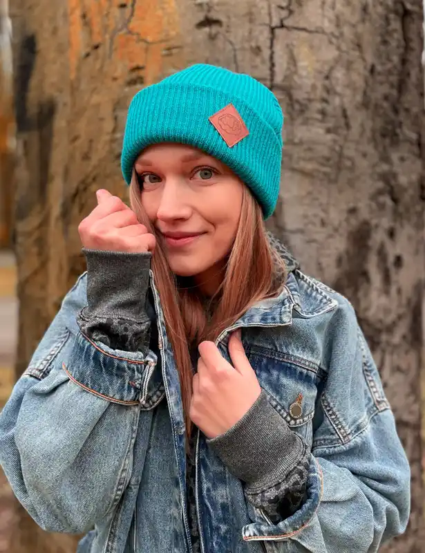 Czapka beanie logo ekoskórka "Turkus" 15 morska czapka wiosenna Brain Inside