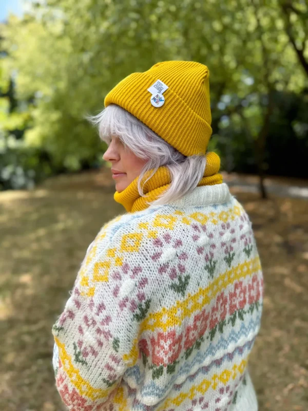 Czapka wywijana logo kolorowe "Miodowa musztarda" 15 musztardowy komin na szyje unisex scaled 1