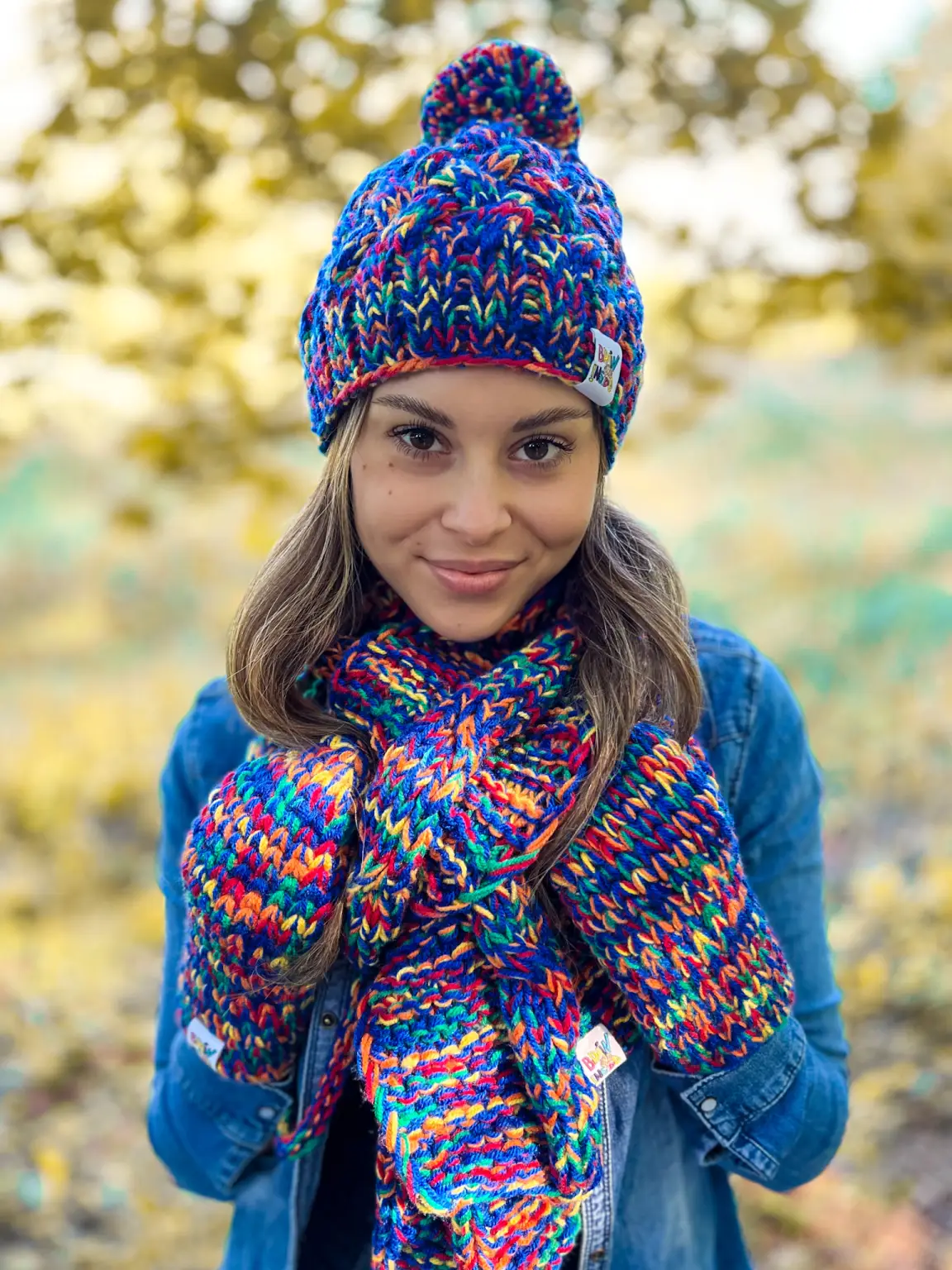 Modna czapka zimowa HAPPY ,,Pokojowe granaty" 20 niebieska czapka merino 1