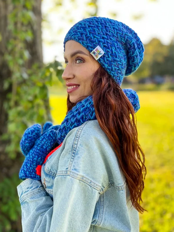Czapka ręcznie robiona EXPLORER "Niebieskości" 9 niebieska czapka robiona na drutach brain inside