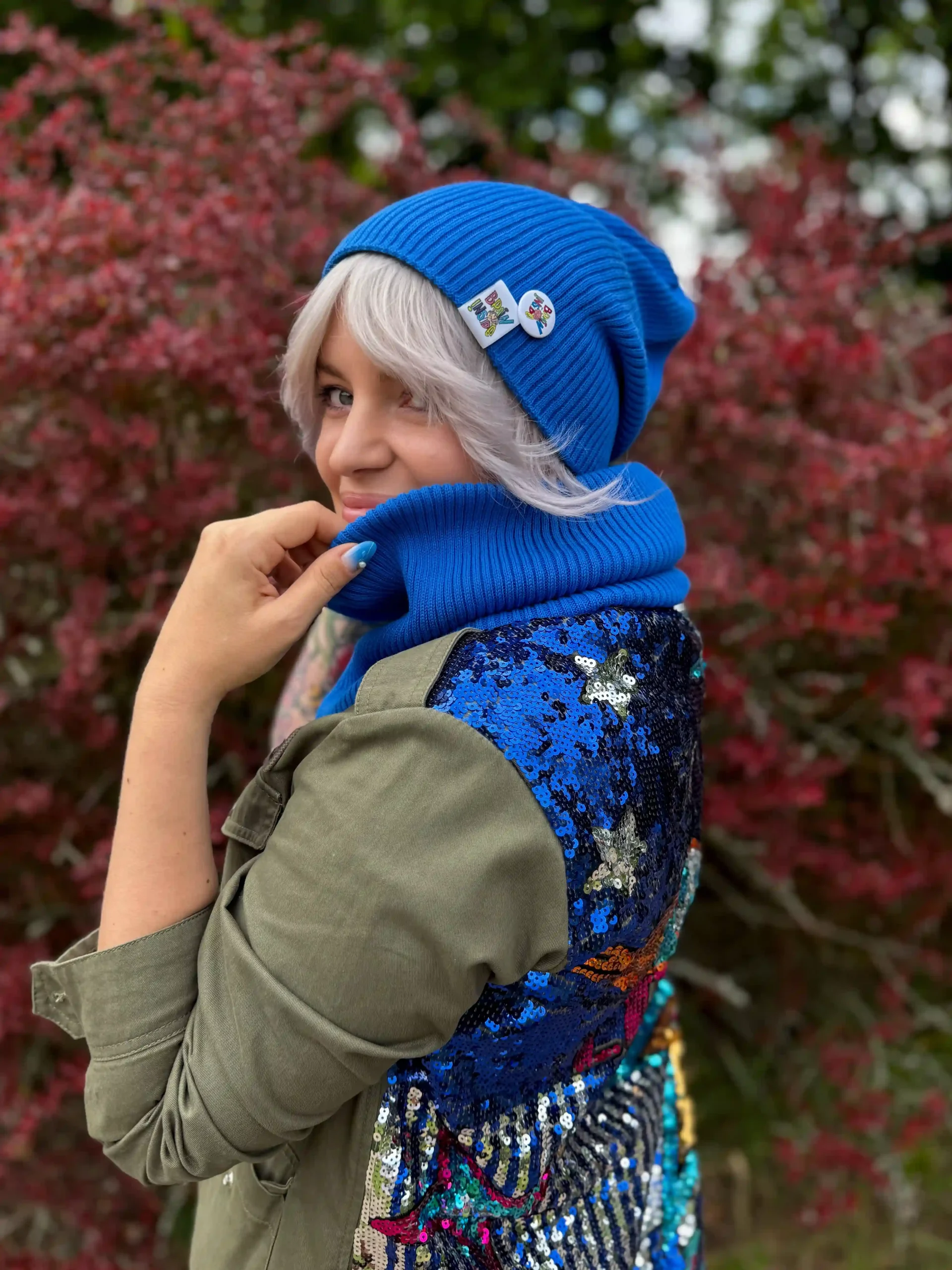 Luźna czapka z bawełny logo kolorowe "Niebieski Kobalt" 193 oversized beanie bawelna niebieska scaled 1