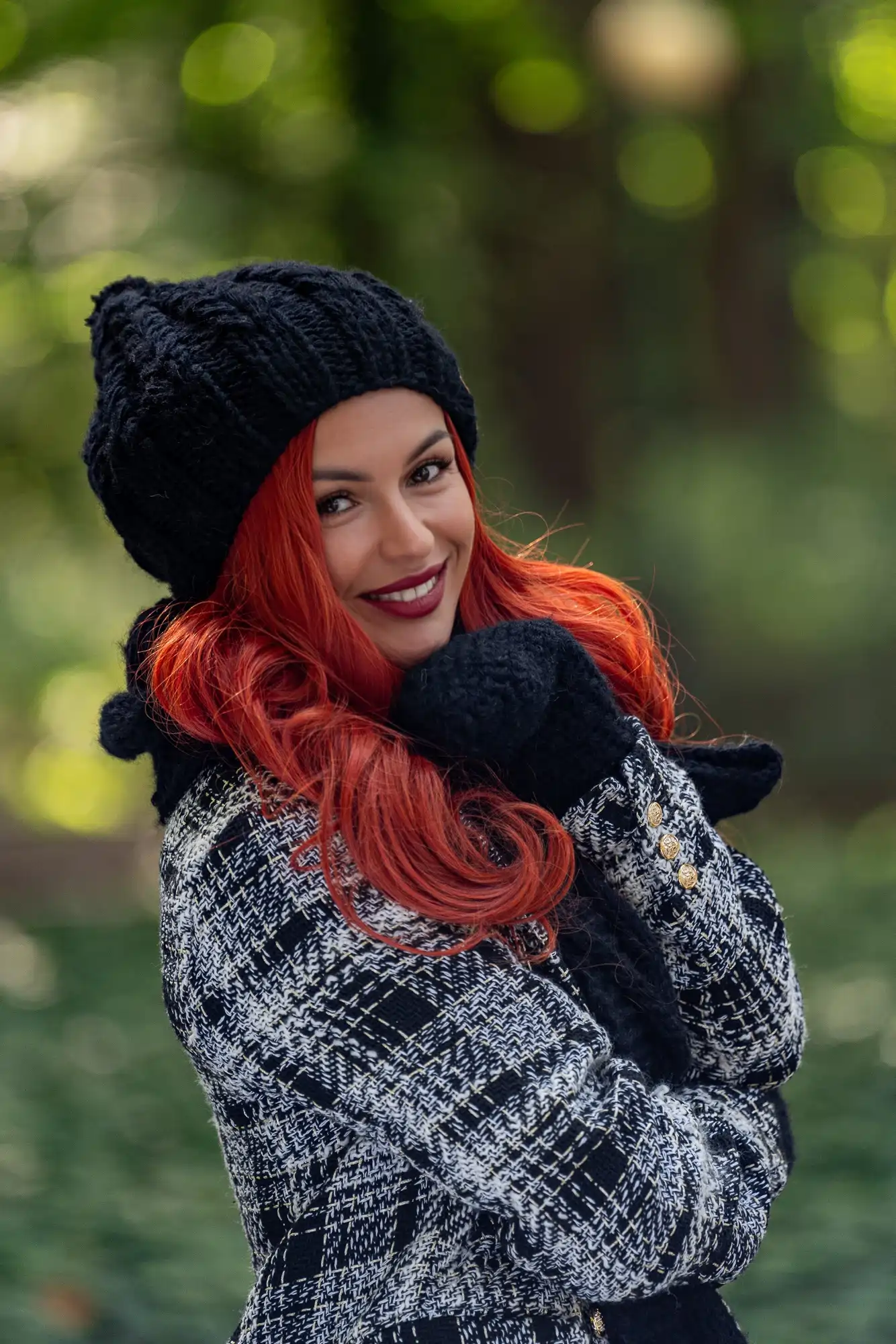 Czapka MERINO Smile "Czarny" + podszewka JEDWAB 49 piekna ciemna czapka merino