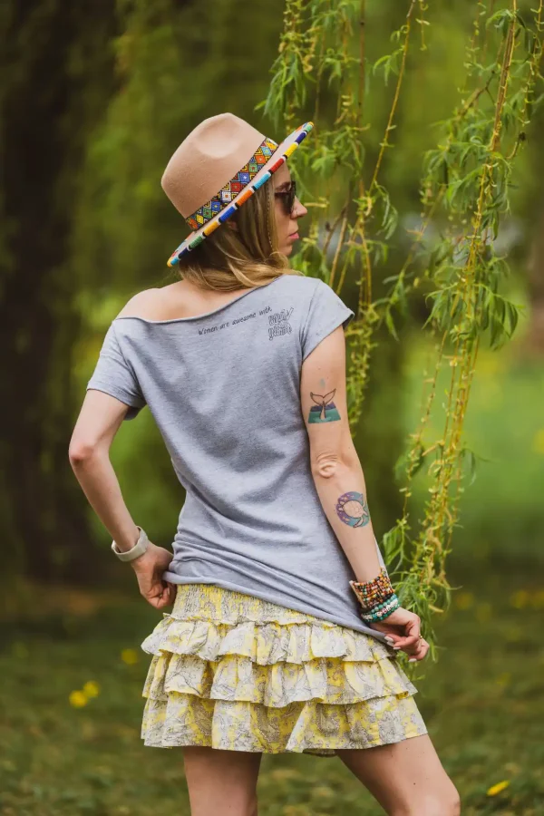 Szary t-shirt oversize Fuckin' positive 11 piekna szara koszulka