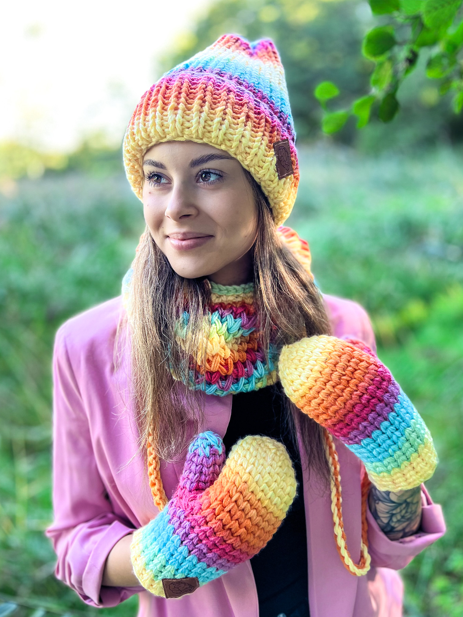 Kolorowe rękawiczki handmade ze sznureczkiem ,,Cieniowane cytrusy" 95 pomysl na prezent pod choinke 9