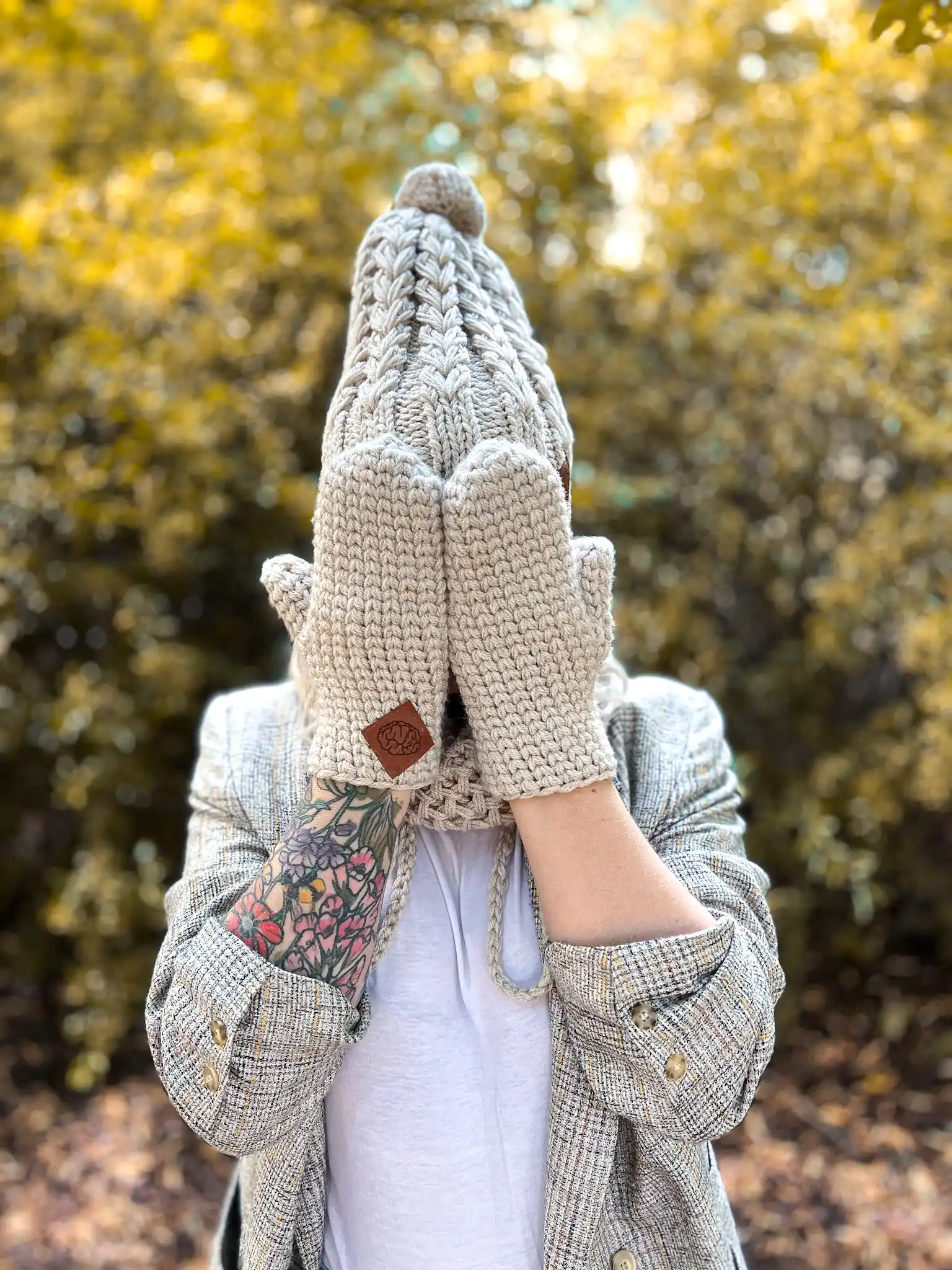 Rękawiczki handmade ze sznureczkiem ,,Jasny beż" 171 pomysl na prezent rocznicowy