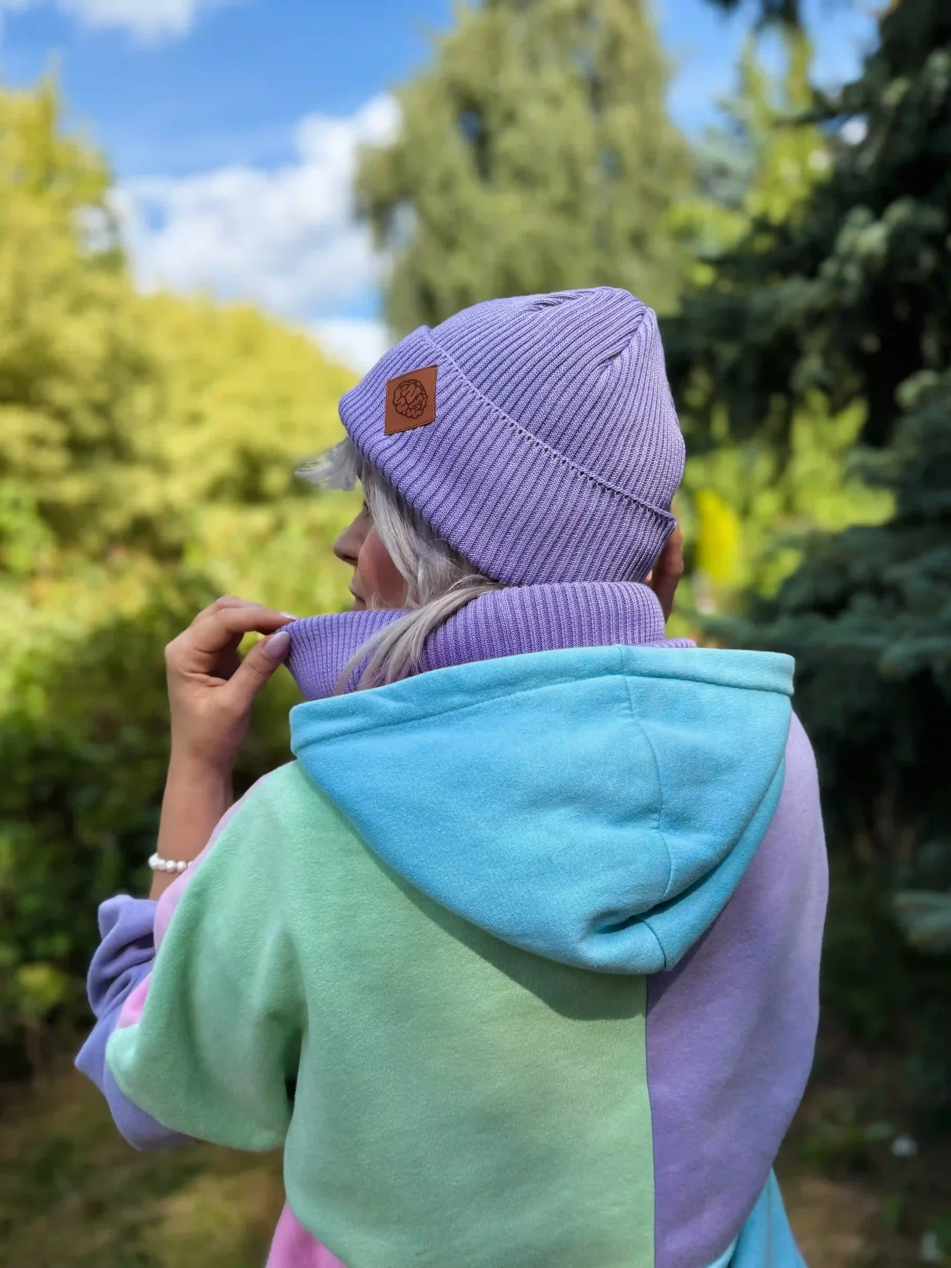 Bawełniana czapka beanie logo ekoskórka "Jasny fiolet" 2 przejsciowa fioletowa czapka damska scaled 1