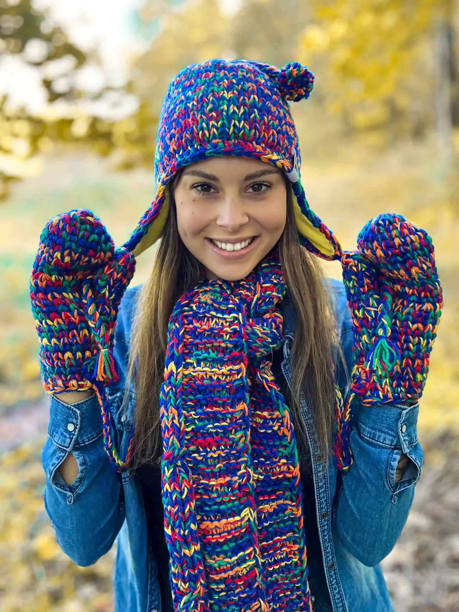 Rękawiczki handmade ze sznureczkiem ,,Pokojowe granaty" 207 recznie robiona rekawiczki na sznurku