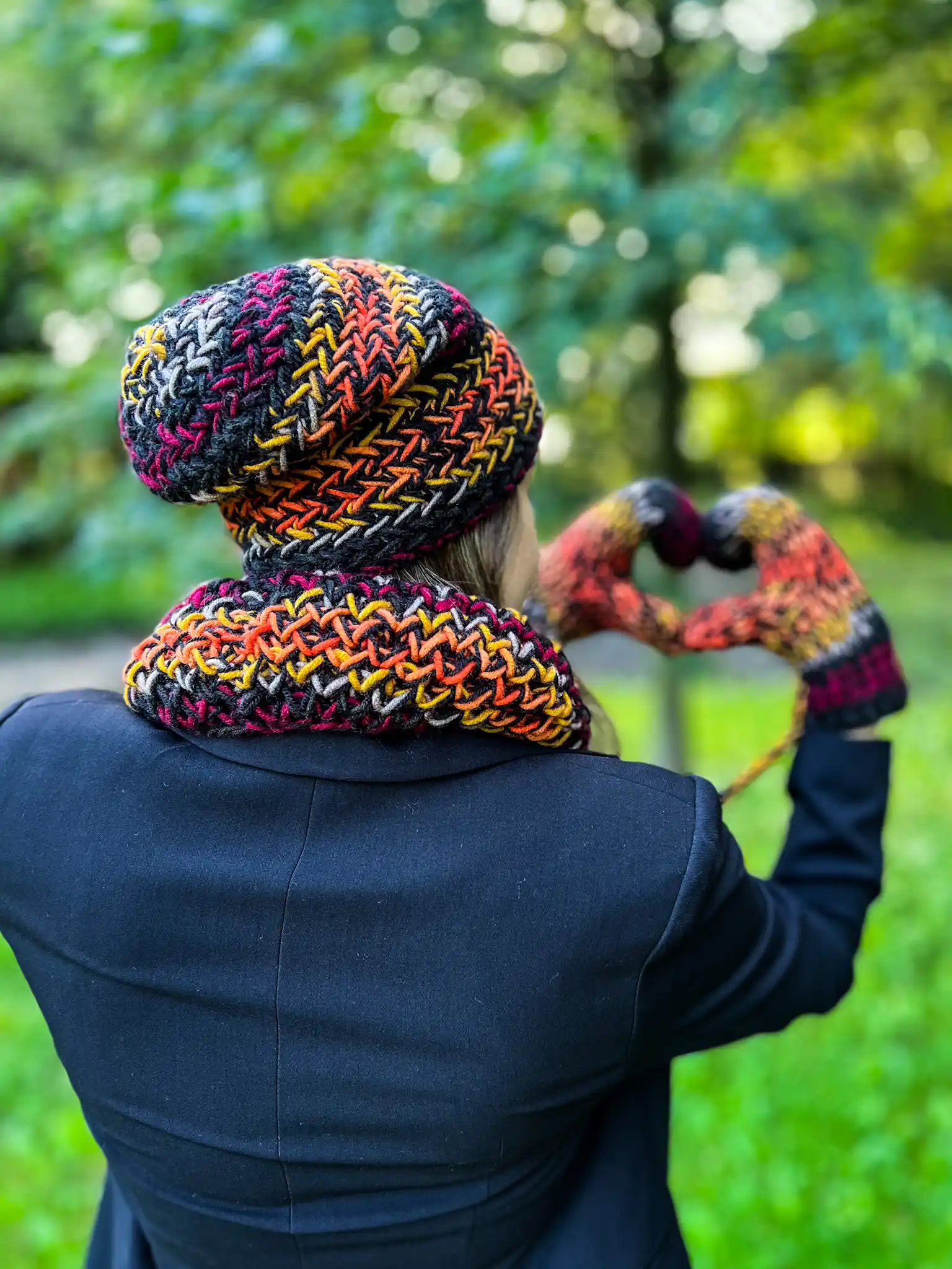 Rękawiczki handmade ze sznureczkiem ,,Ciemna jesień" 41 rekawiczki z jednym palcem 2