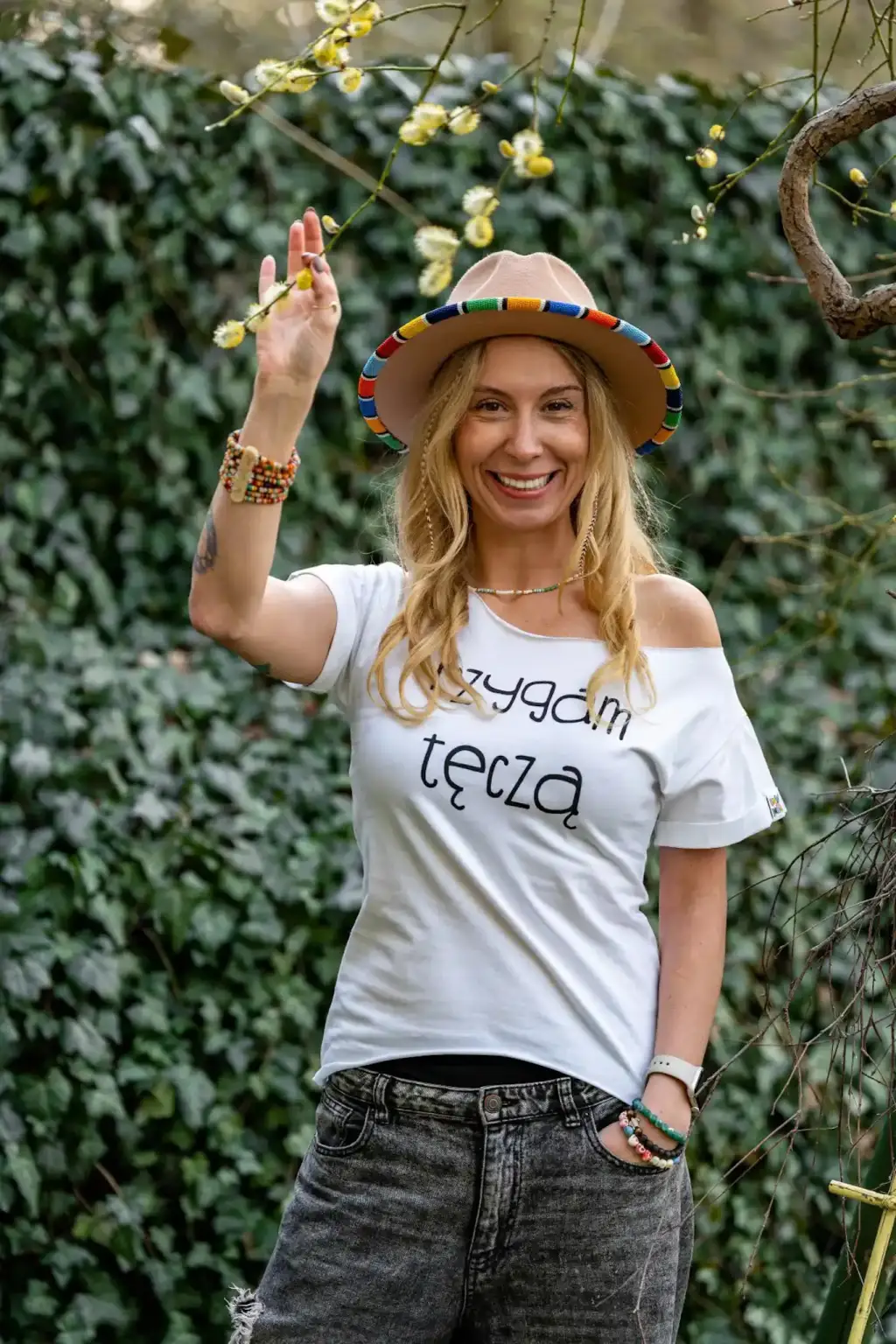 Biały t-shirt oversize Rzygam tęczą 42 rzygam tecza koszulka