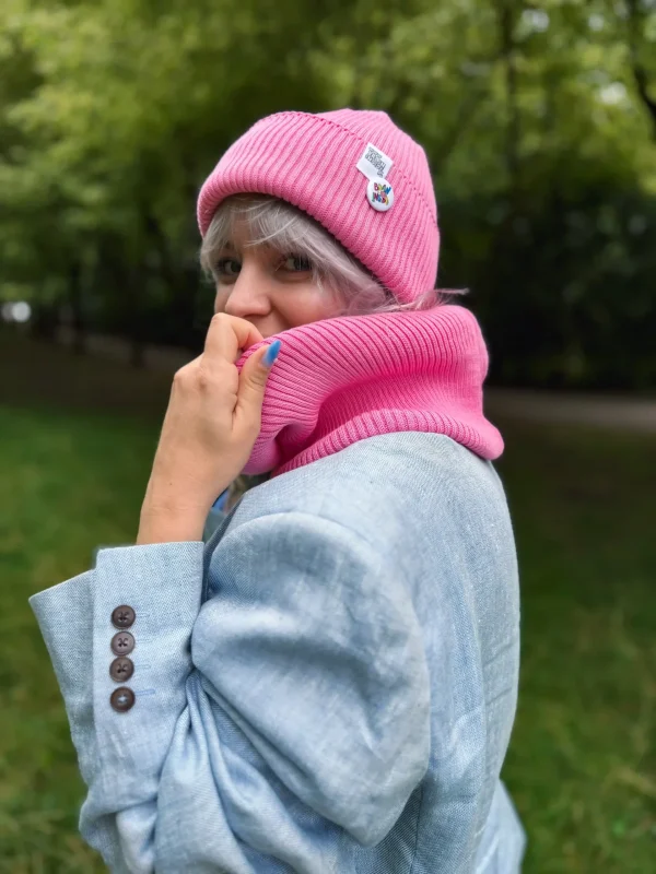 Czapka beanie z bawełny logo kolorowe "Różowy" 11 szalik rozowy bawelna scaled 1