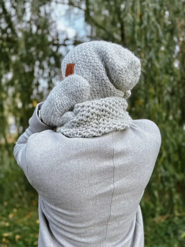 szara beanie scaled 1