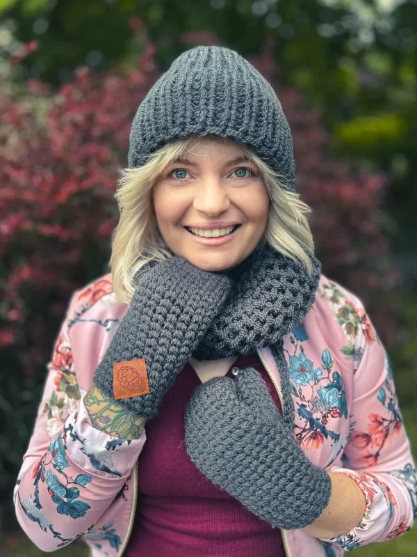 szara czapka alpaka