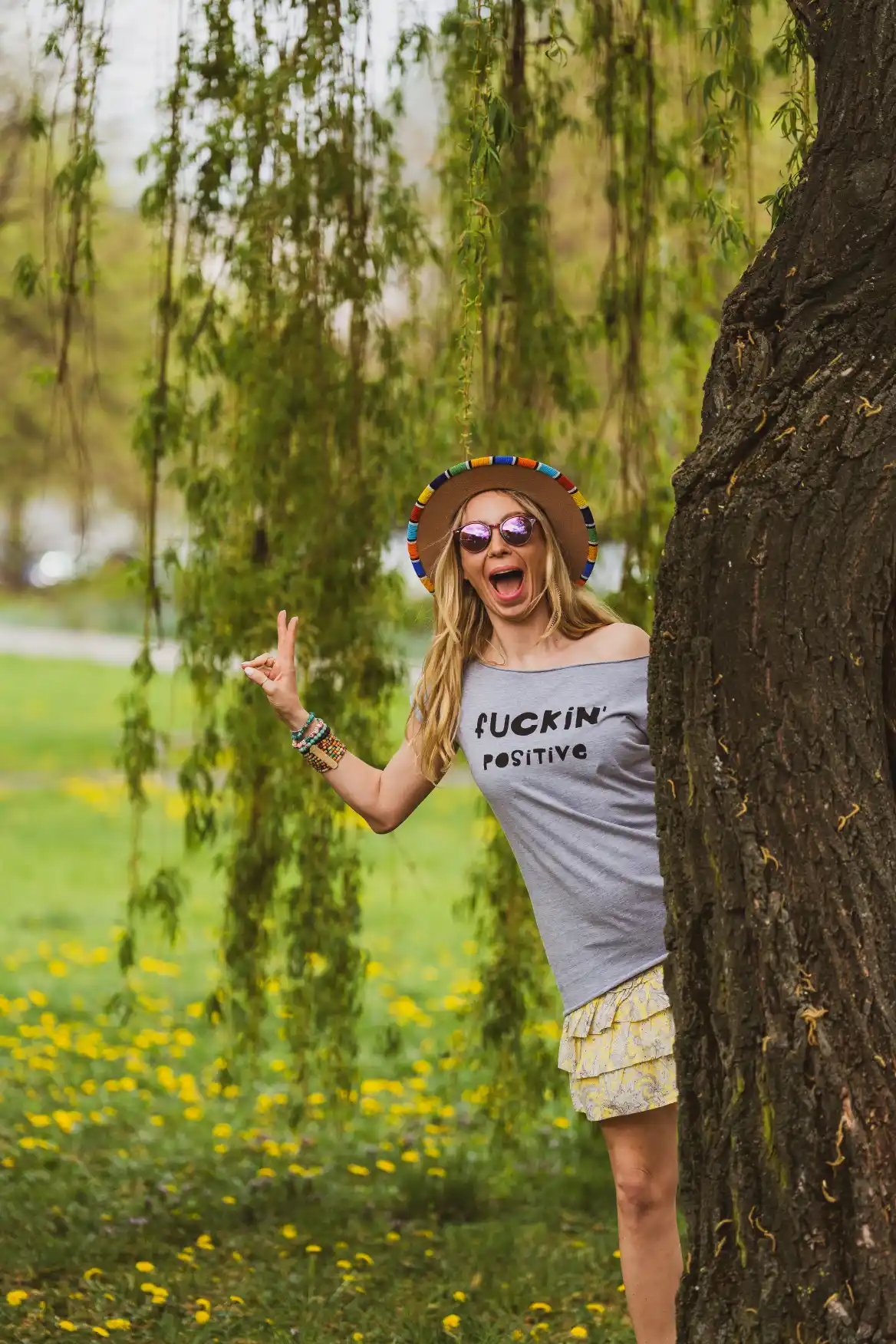 Szary t-shirt oversize Fuckin' positive 178 szara koszulka z przekazem