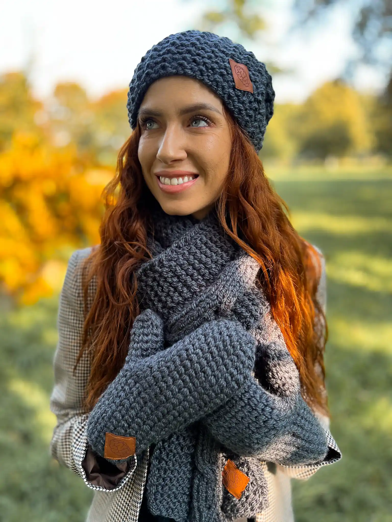 Rękawiczki handmade ze sznureczkiem ,,Ciemny szary" 31 szare dodatki zimowe handamde
