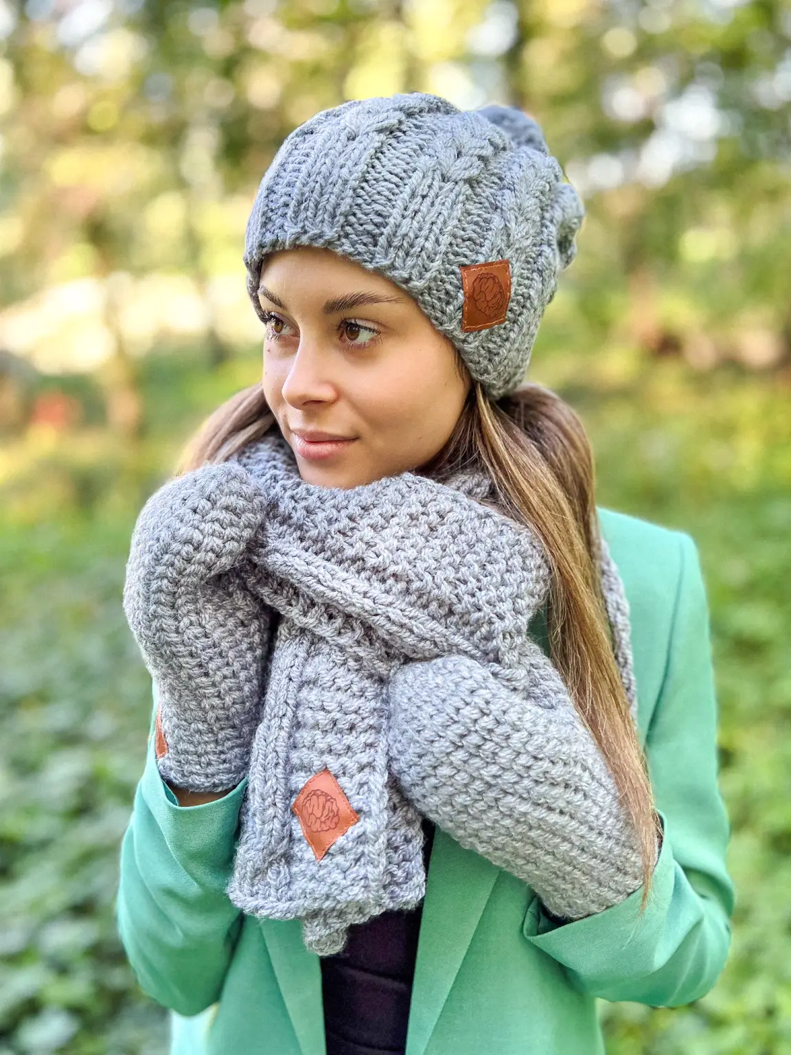 Czapka zimowa z pomponem SMILE ,,Szary" 27 szare mitenki merino