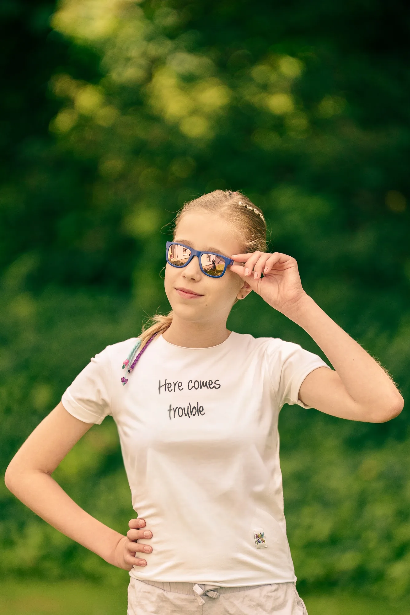 T-shirt dla dziecka z napisem Here comes trouble 70 t shirt dzieciecy z nadrukiem