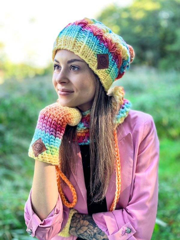 Kolorowa czapka z włóczki SMILE "Cieniowane cytrusy" 13 teczowa czapka handamde z pomponem 1