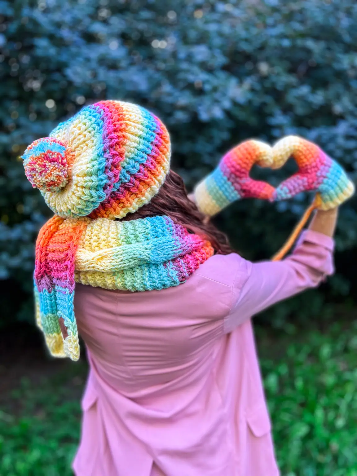 teczowa czapka handmade na morsowanie