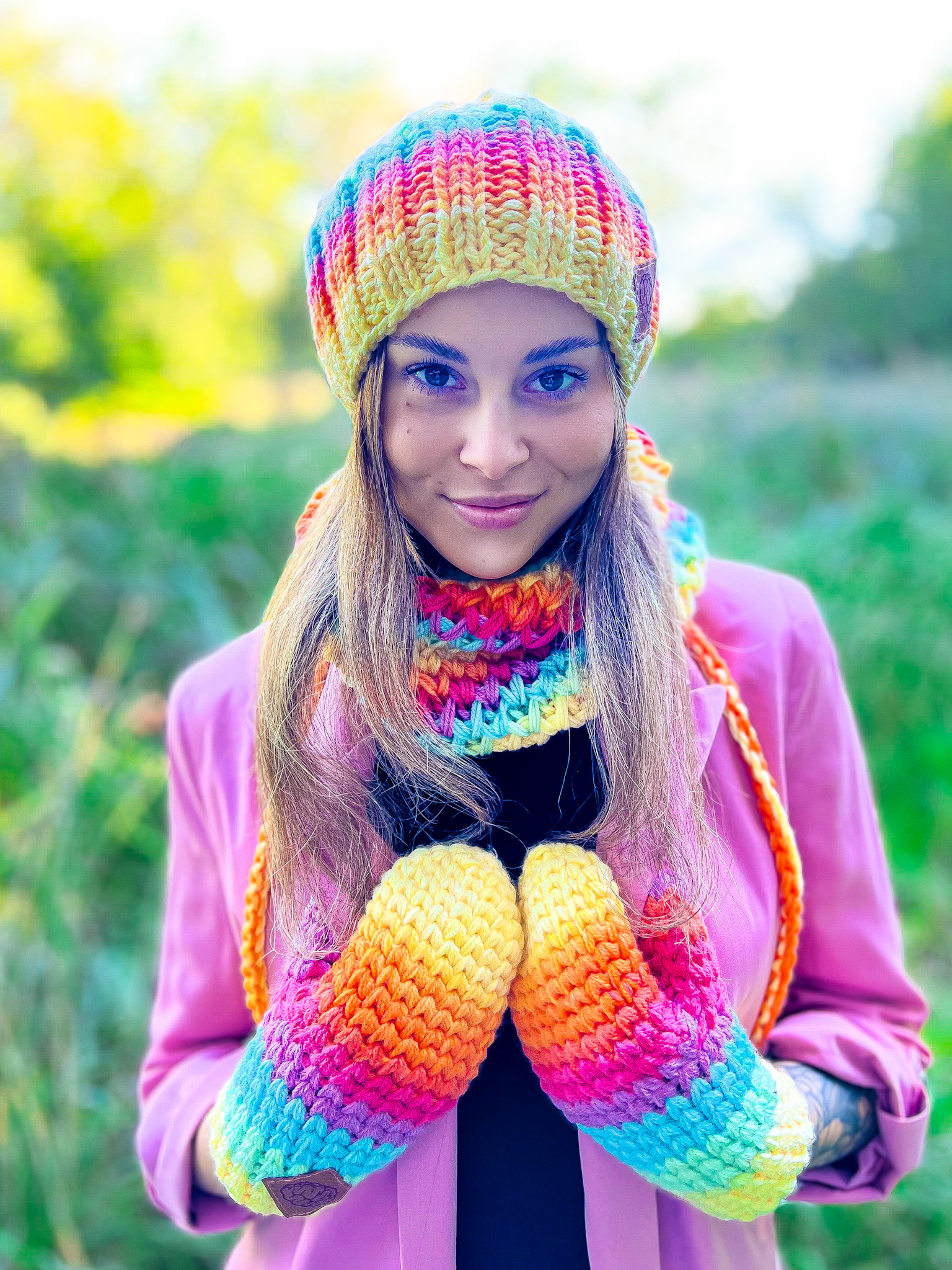 Kolorowe rękawiczki handmade ze sznureczkiem ,,Cieniowane cytrusy" 93 teczowe rekawiczki handmade 1