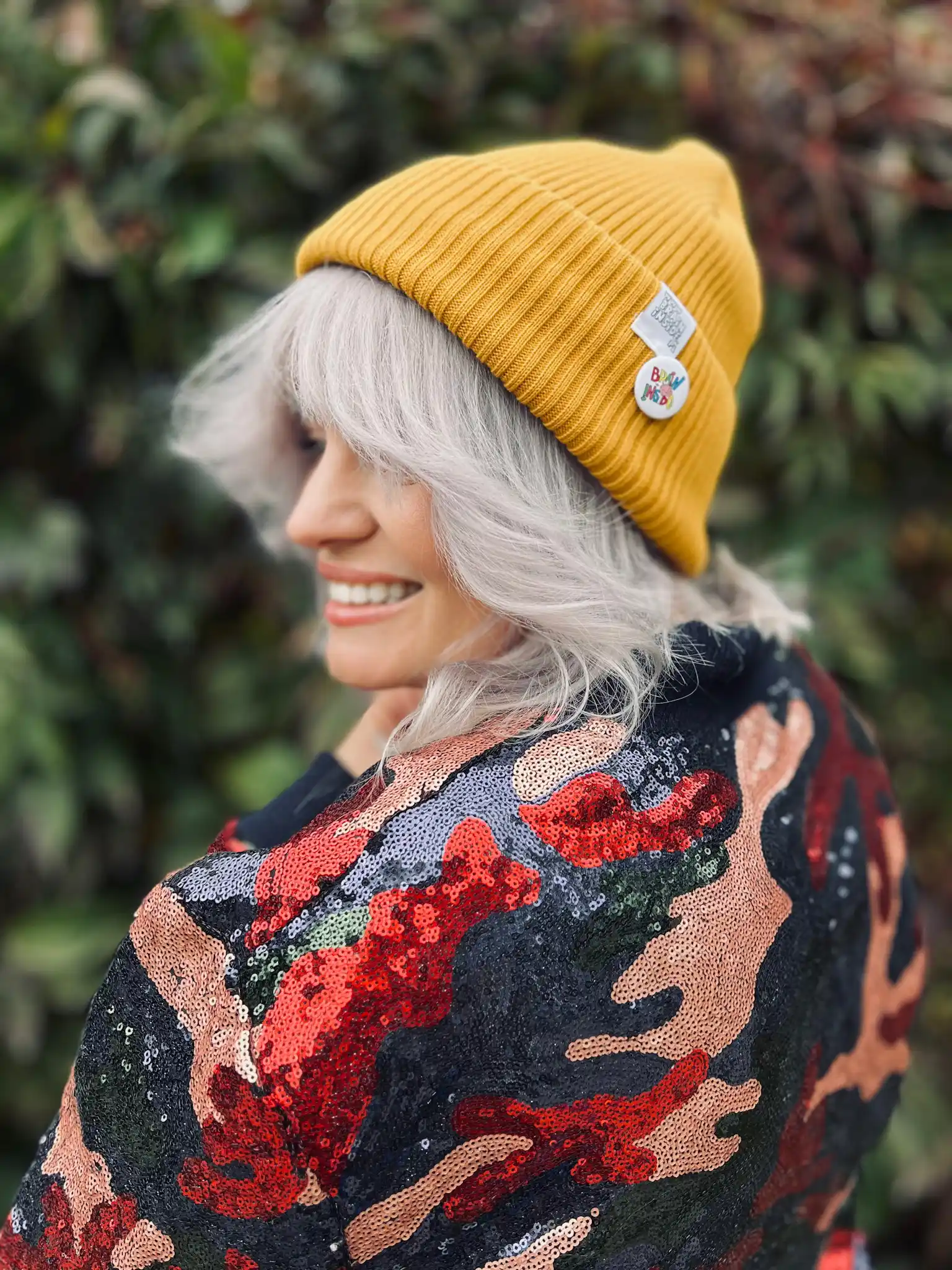 Czapka beanie z bawełny logo kolorowe "Miodowa musztarda" 22 wywijana czapka bawelniana
