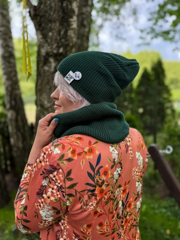 Luźna czapka z bawełny logo kolorowe "Zielony" 10 zielona czapka luzna slouchy beanie scaled 1
