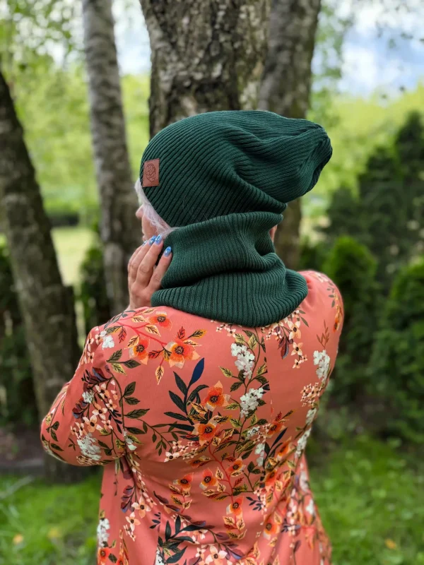 Bawełniana czapka jesienna logo ekoskórka "Zielony" 13 zielona luzna czapka zimowa slouchy scaled 1
