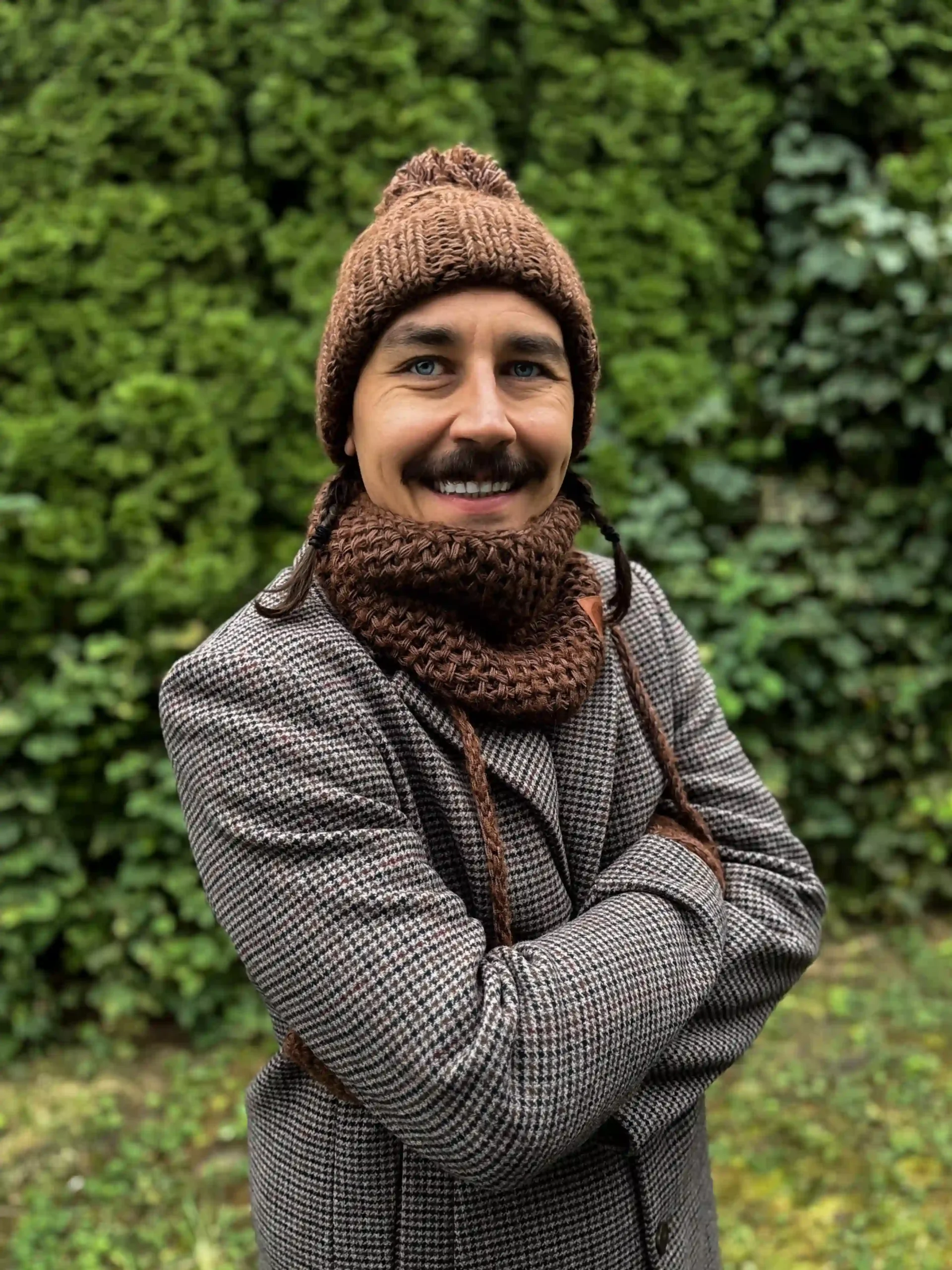 zimowa beanie brazowa scaled 1