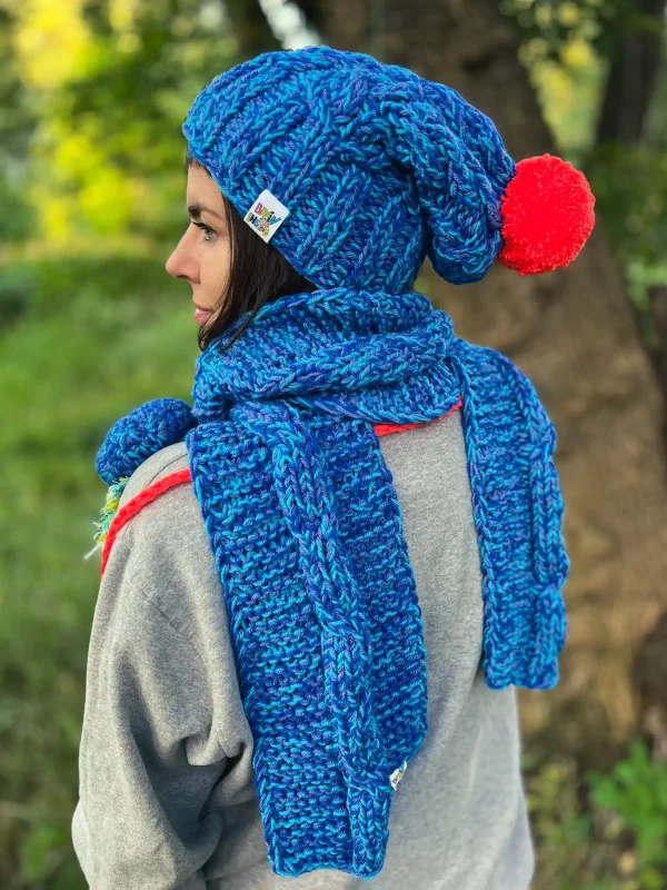 Kolorowa zimowa czapka ENDORFINA "Niebieskości" 11 zimowa czapka z pomponem