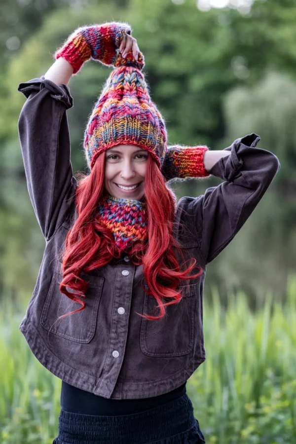 Czapka MERINO Smile "Przygaszone Czerwienie" + podszewka BAWEŁNA 19 czapka merino z pomponem