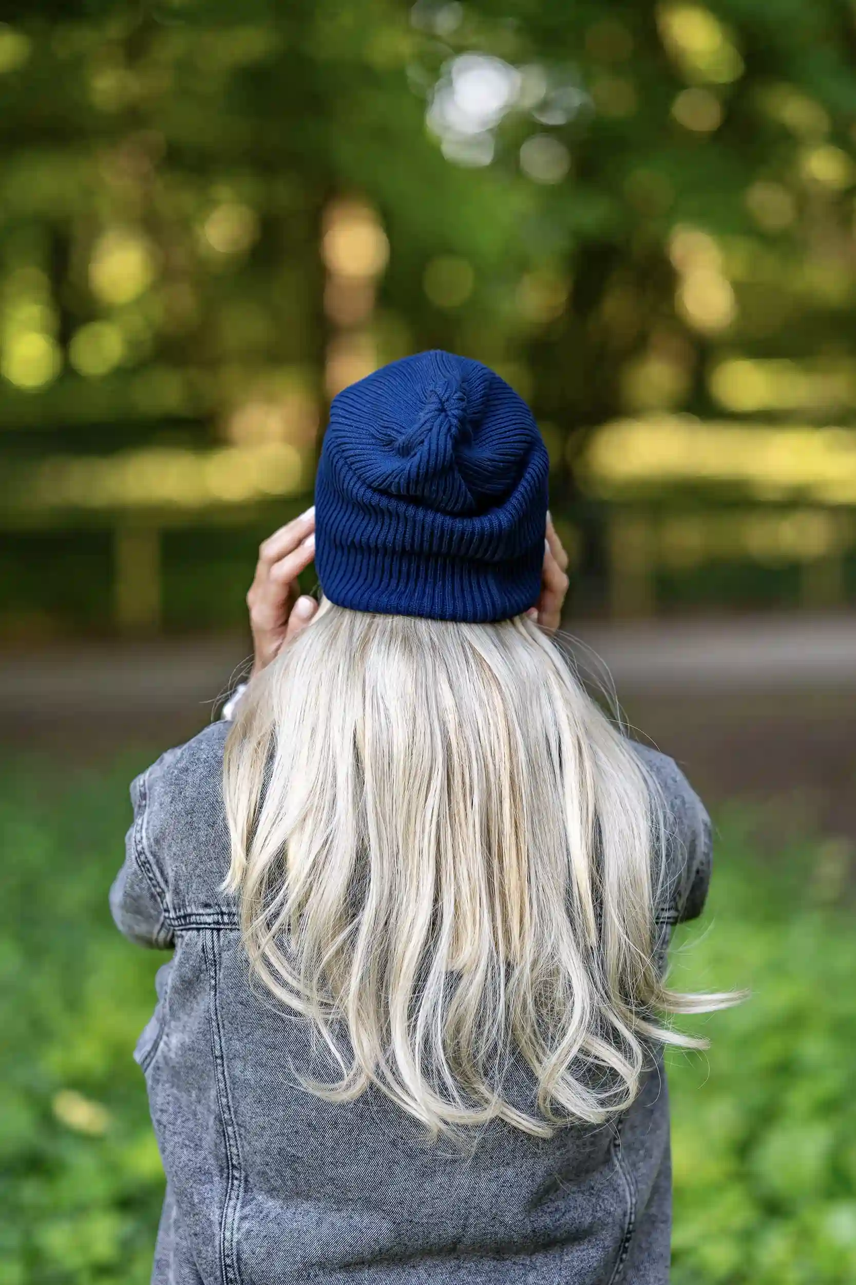 Damska czapka bawełniana logo kolorowe "Ciemny Granat Navy" 36 granatowa czapka smerfetka