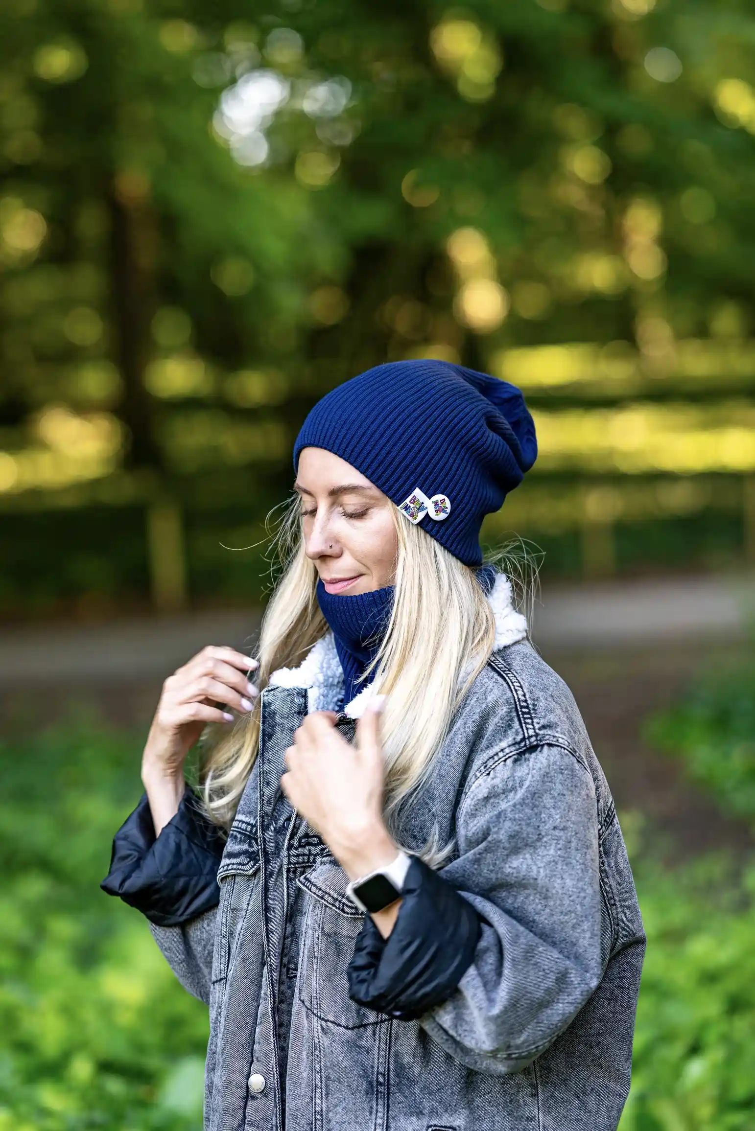 Damska czapka bawełniana logo kolorowe "Ciemny Granat Navy" 37 granatowy komin z bawełny