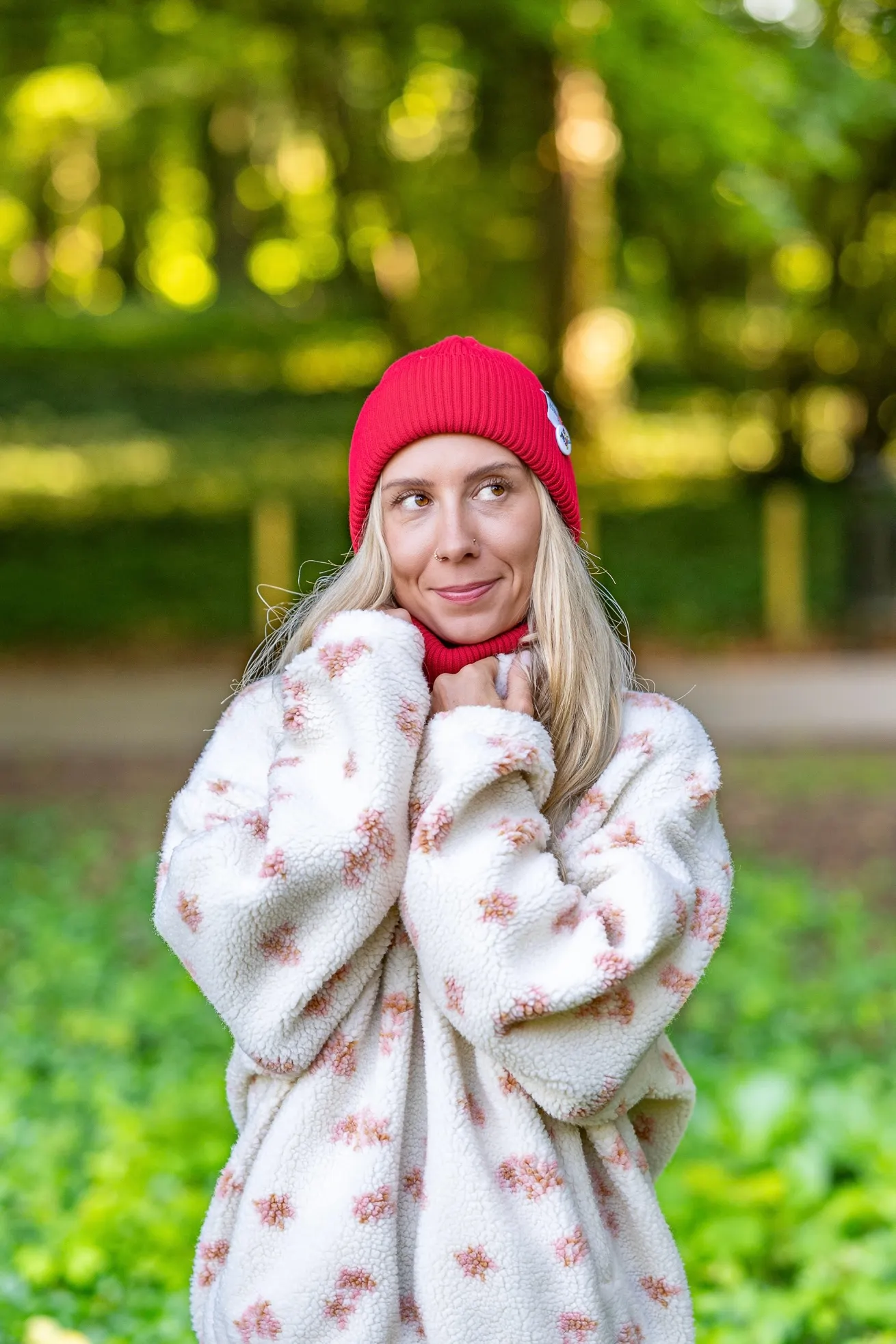 Czapka beanie z bawełny logo kolorowe "Czerwony" 203 modna damska czapka